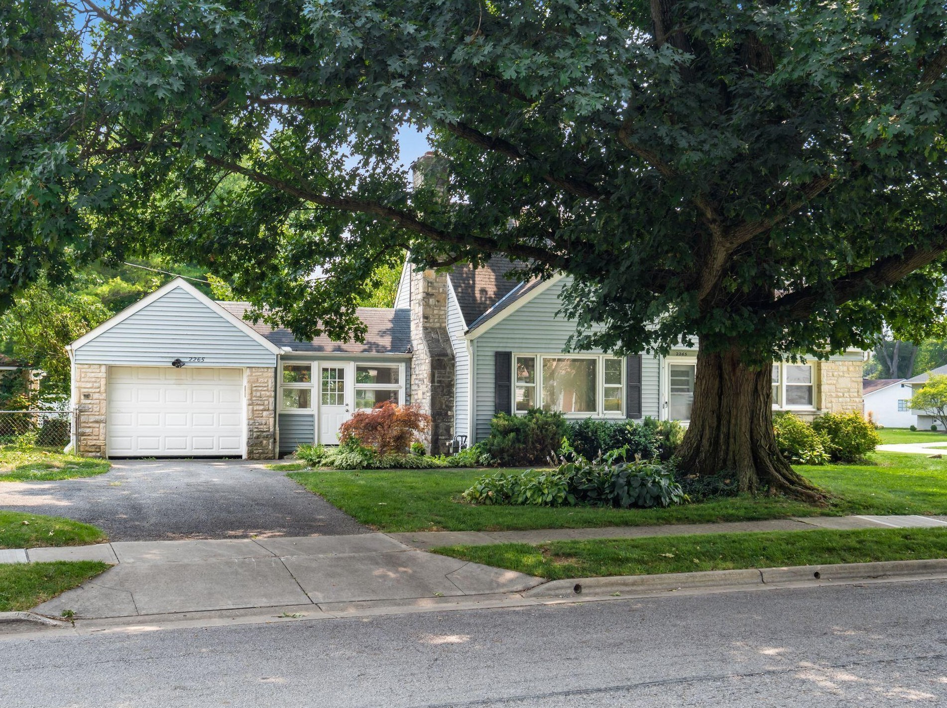 2265 Wickliffe Rd, Columbus OH 43221-1837 exterior