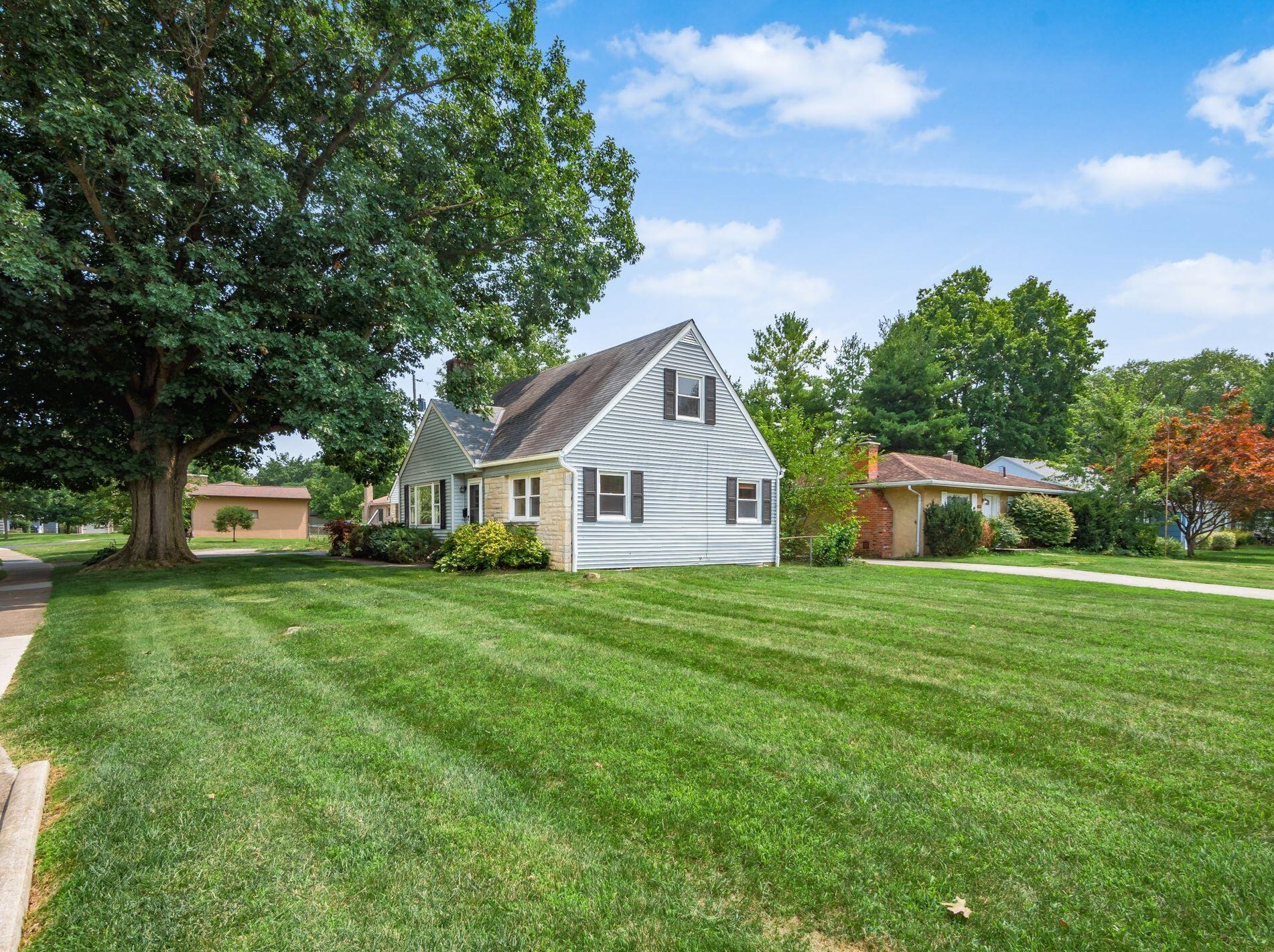 2265 Wickliffe Rd, Columbus OH 43221-1837 exterior