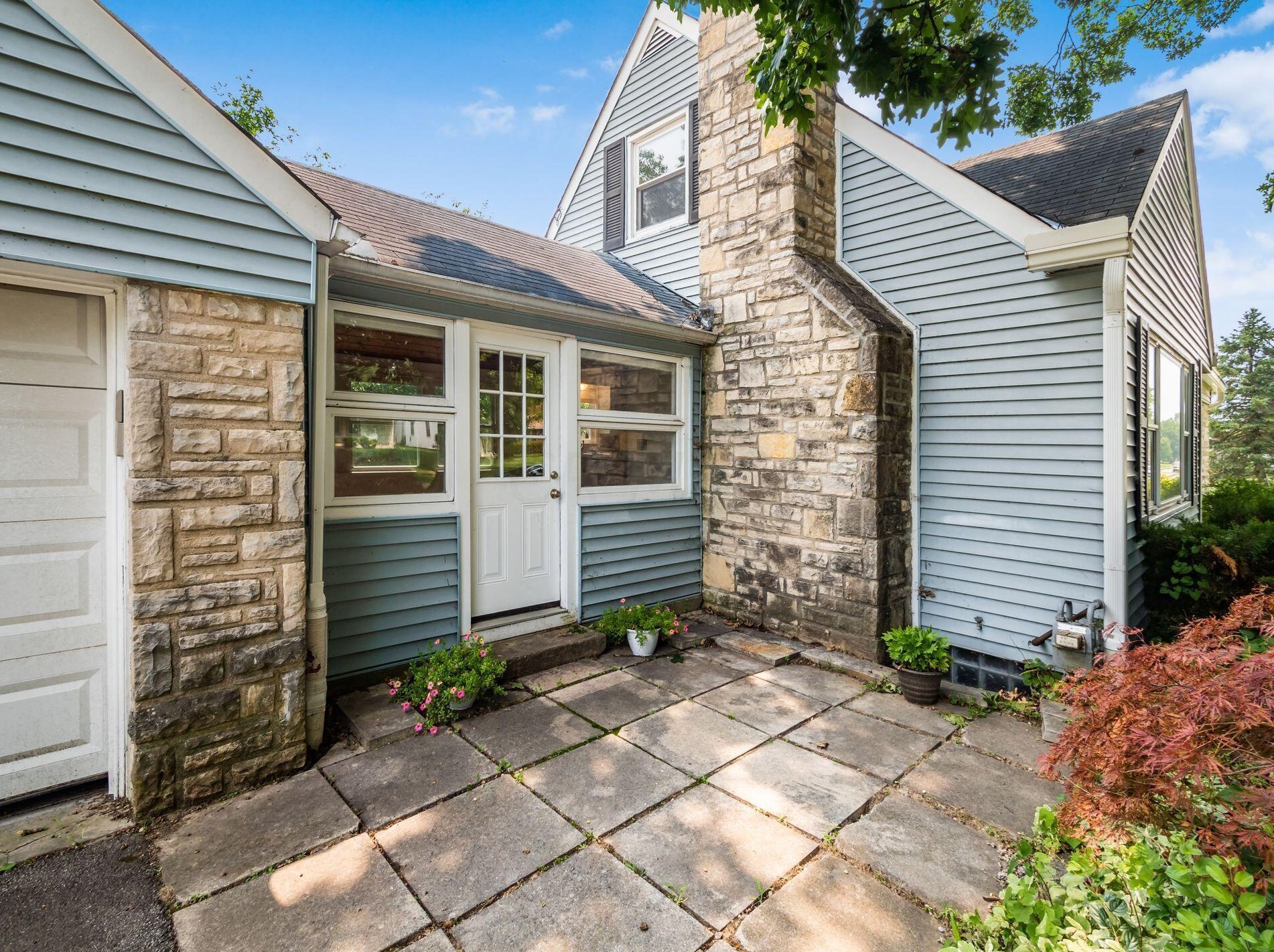 2265 Wickliffe Rd, Columbus OH 43221-1837 exterior