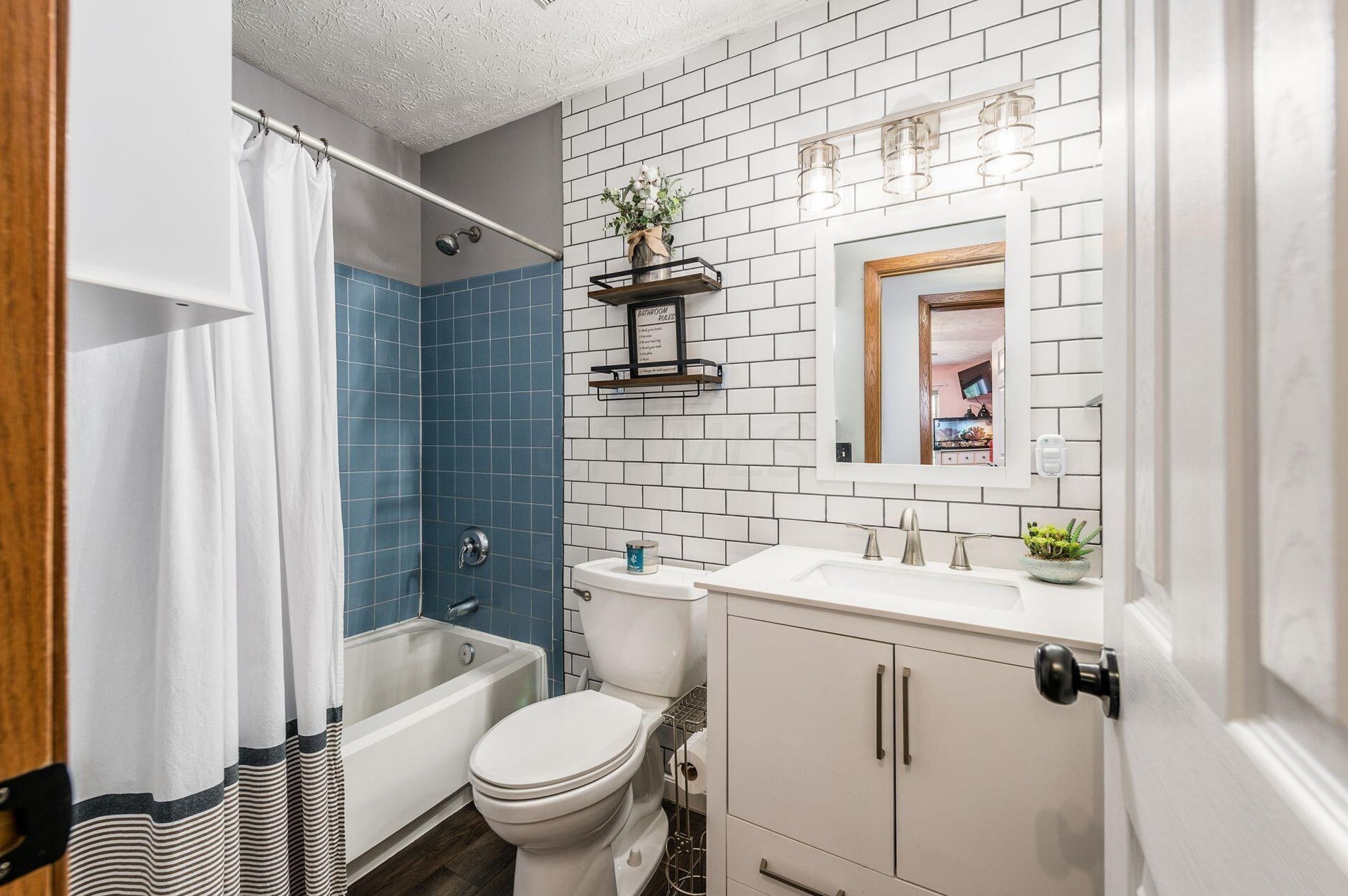 6086 Wexford Park Dr, Columbus OH 43228-9245 exterior