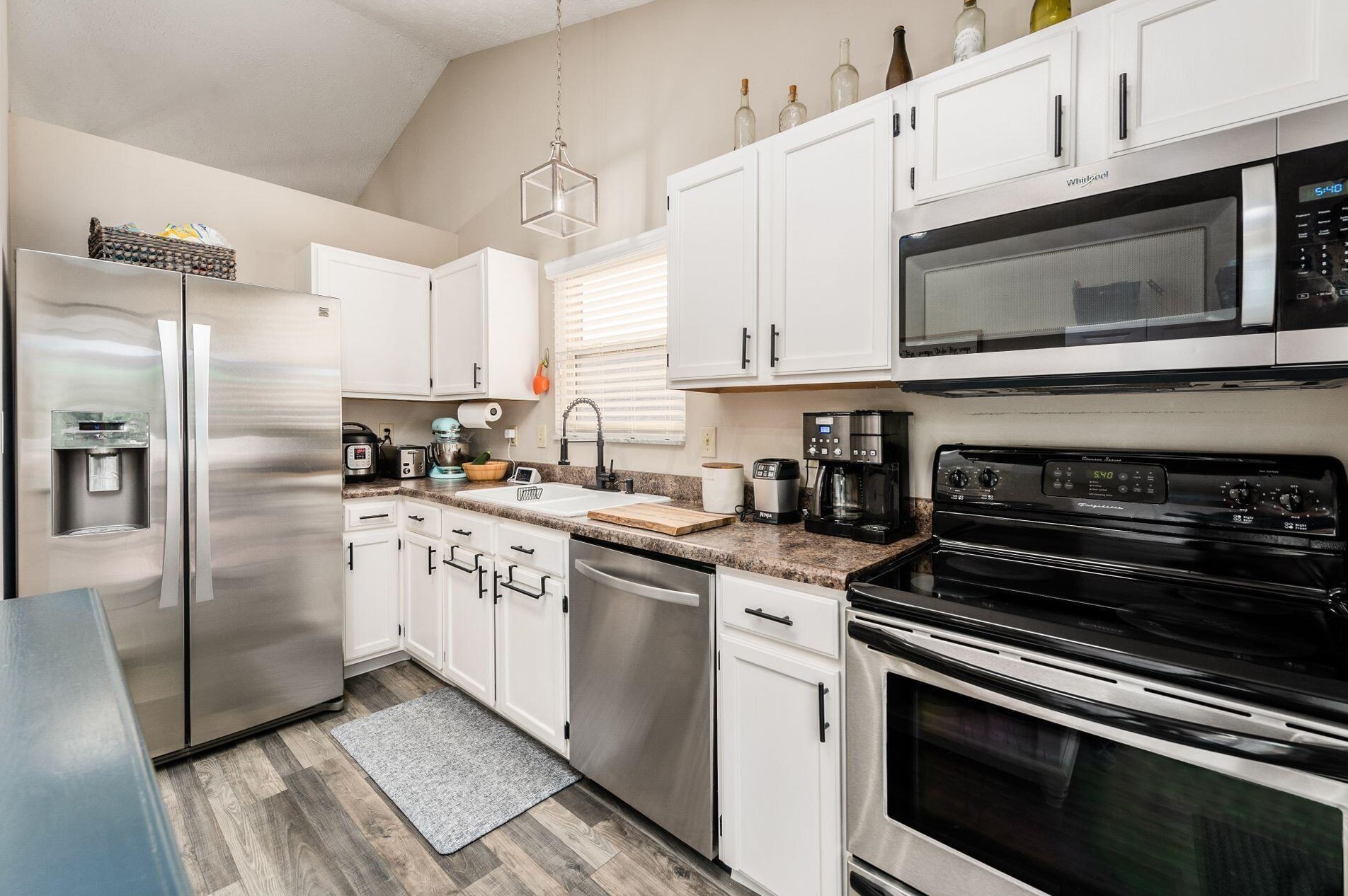 6086 Wexford Park Dr, Columbus OH 43228-9245 exterior