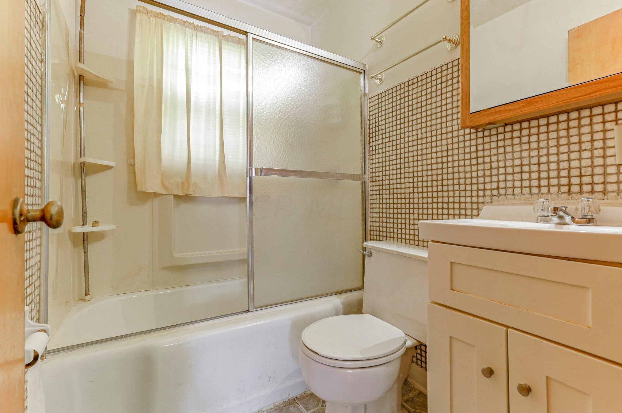 1465 22nd Ave, Columbus OH 43211-2103 exterior