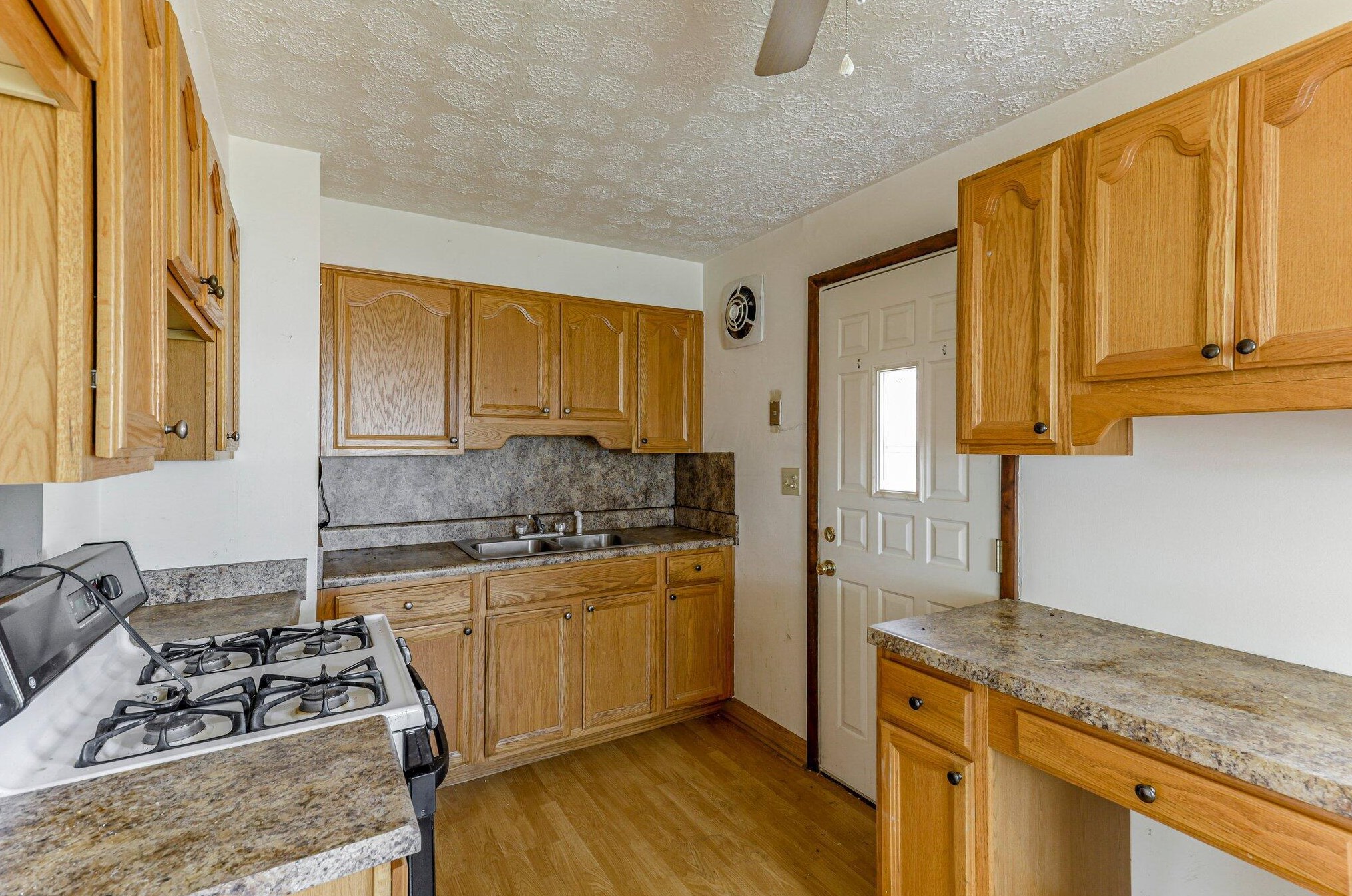 1465 22nd Ave, Columbus OH 43211-2103 exterior