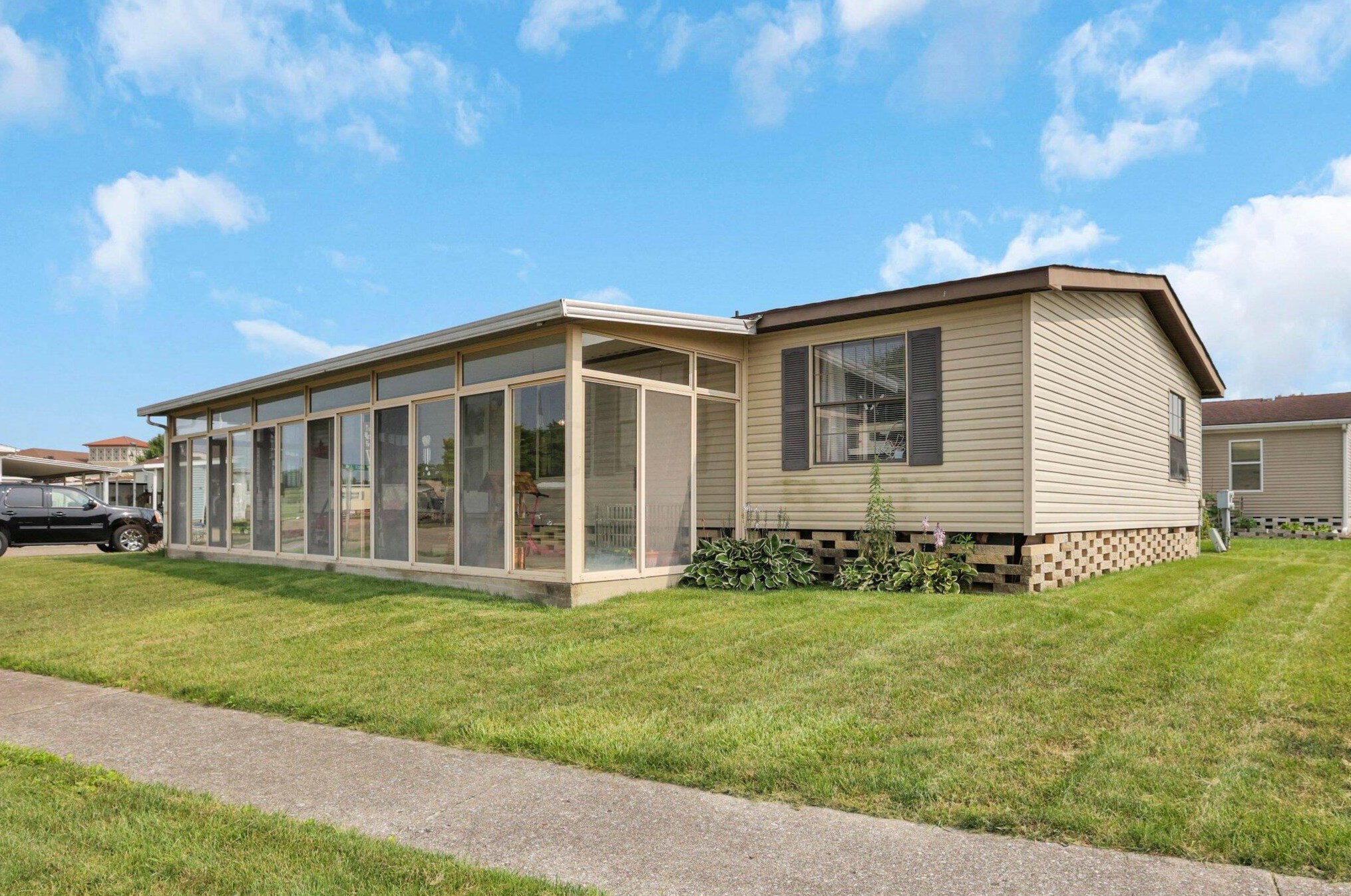 801 Scarlett Ln, Columbus OH 43207-8735 exterior