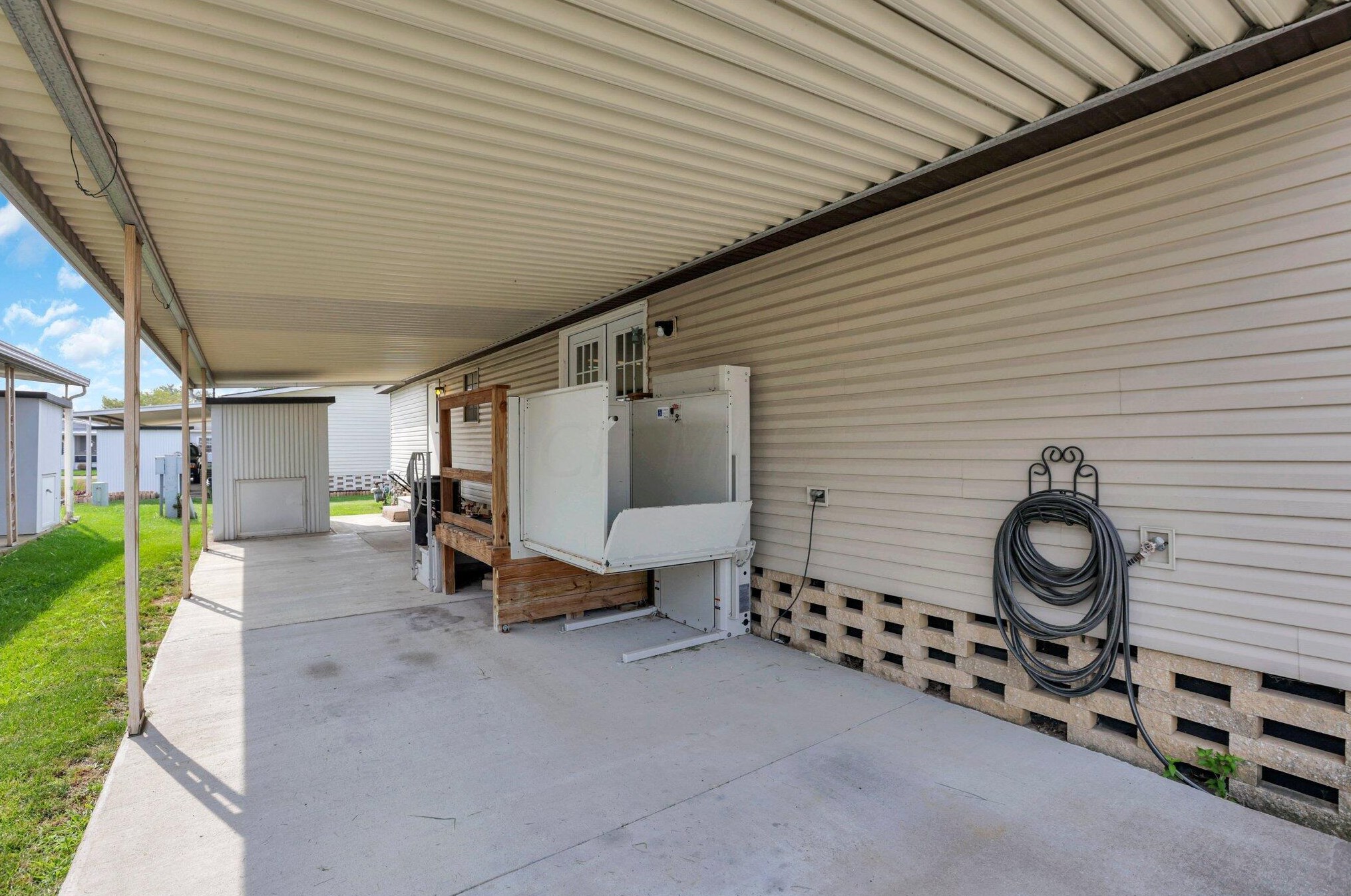 801 Scarlett Ln, Columbus OH 43207-8735 exterior