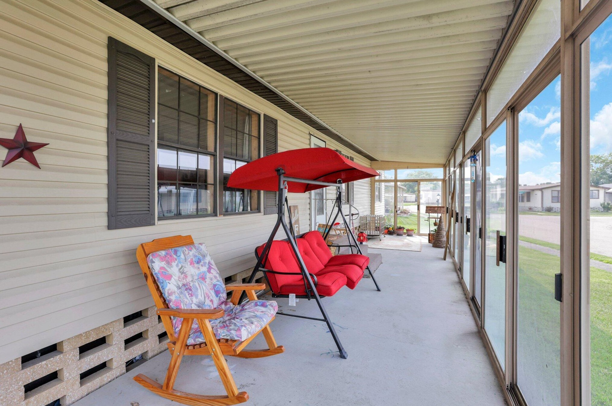 801 Scarlett Ln, Columbus OH 43207-8735 exterior