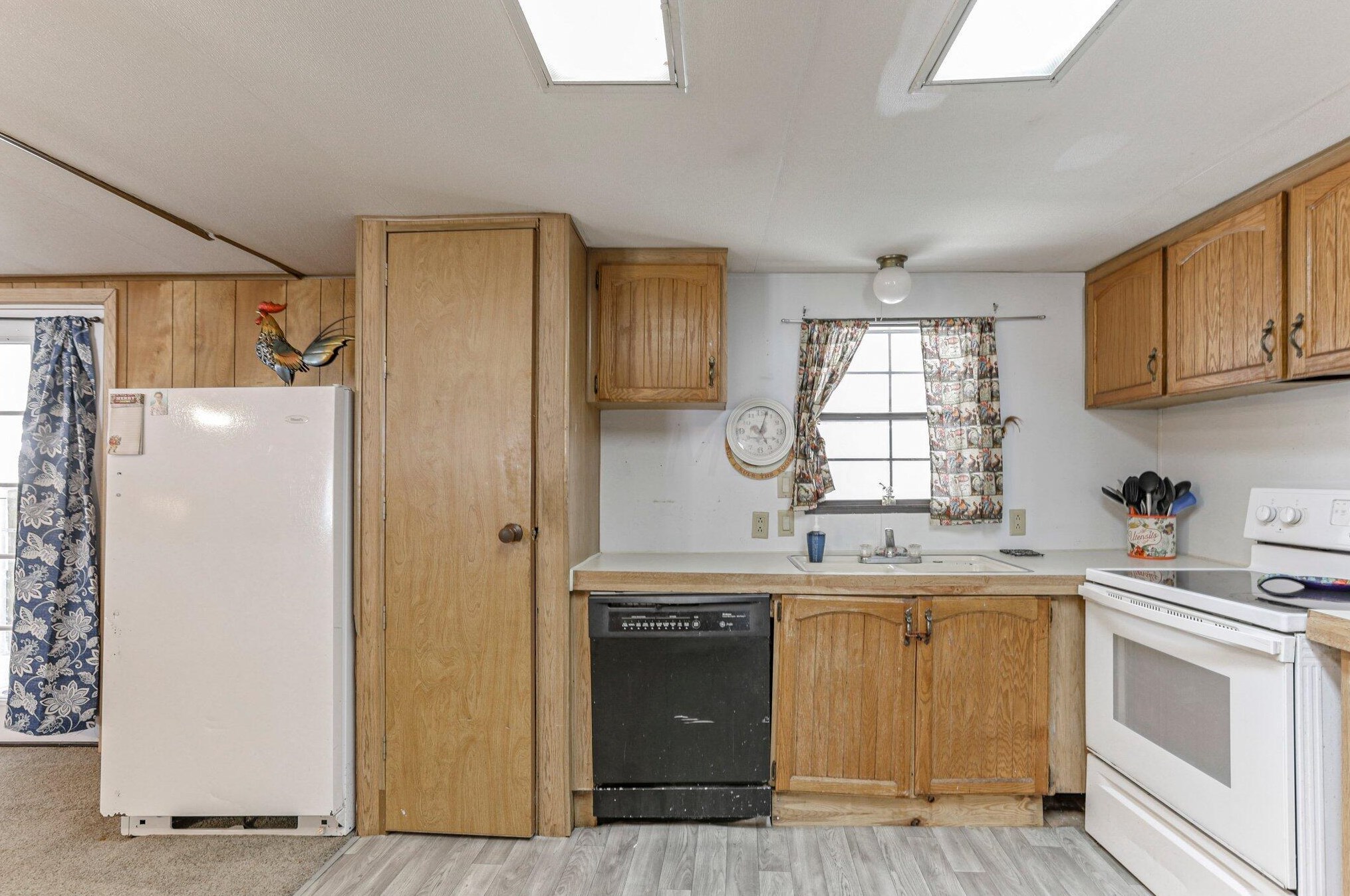 801 Scarlett Ln, Columbus OH 43207-8735 exterior