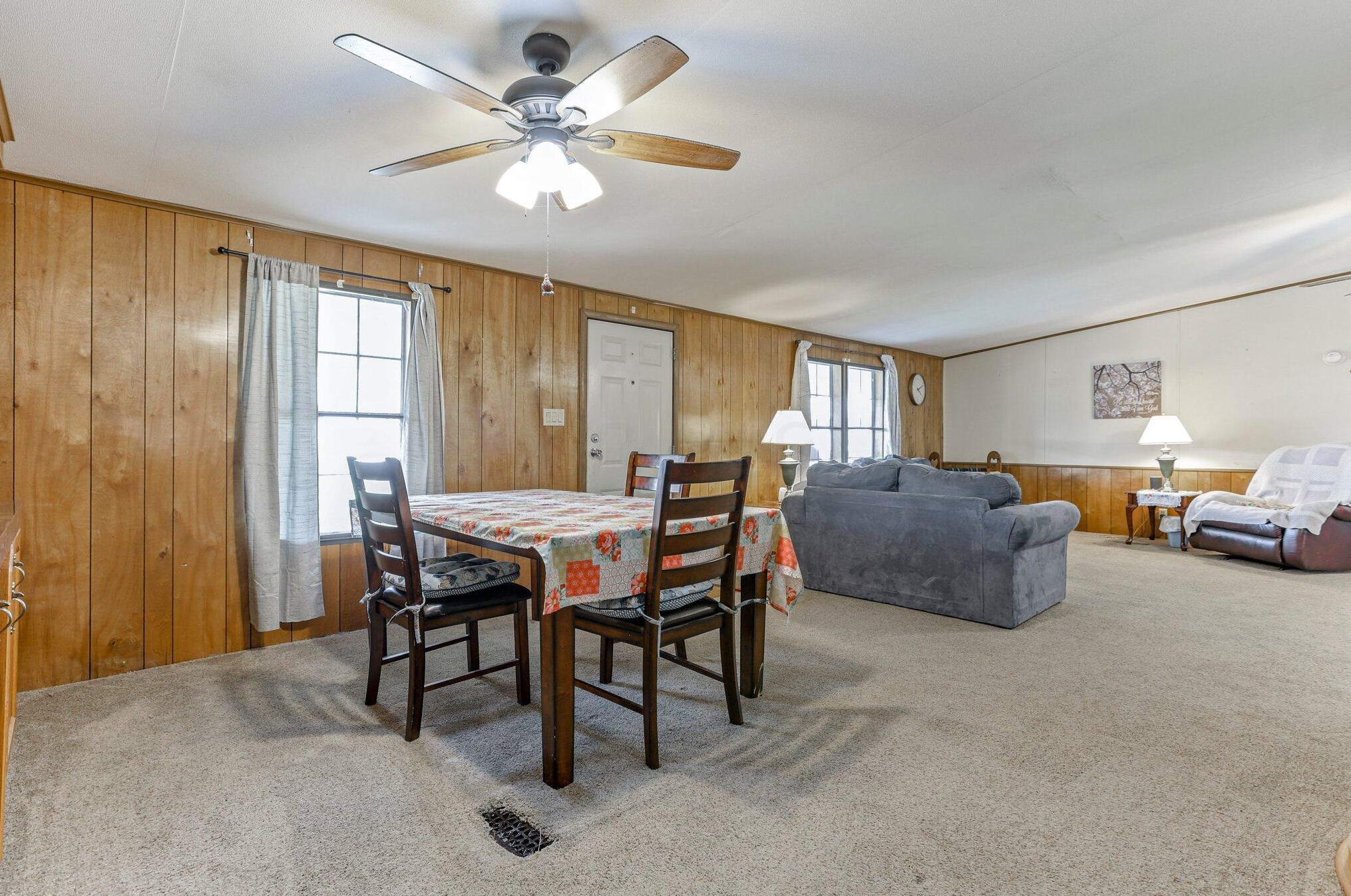 801 Scarlett Ln, Columbus OH 43207-8735 exterior