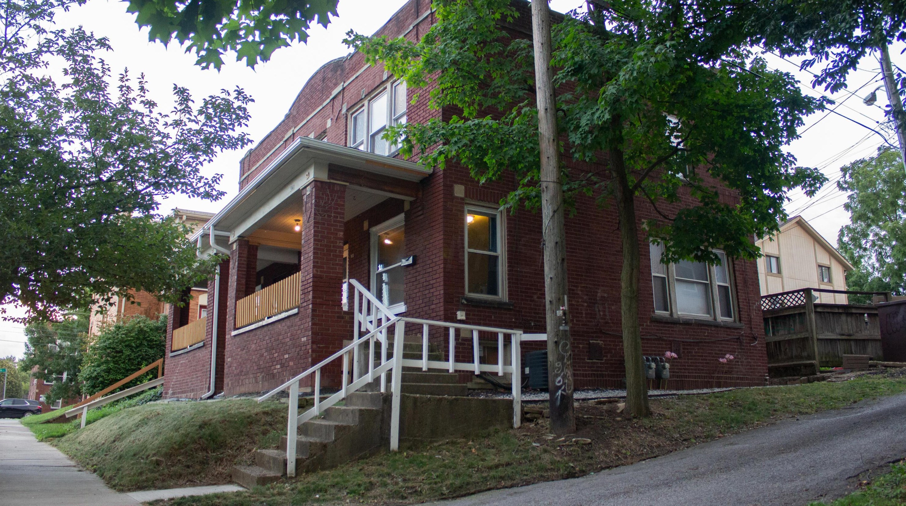 341 18 Ave, Columbus OH 43201-1792 exterior