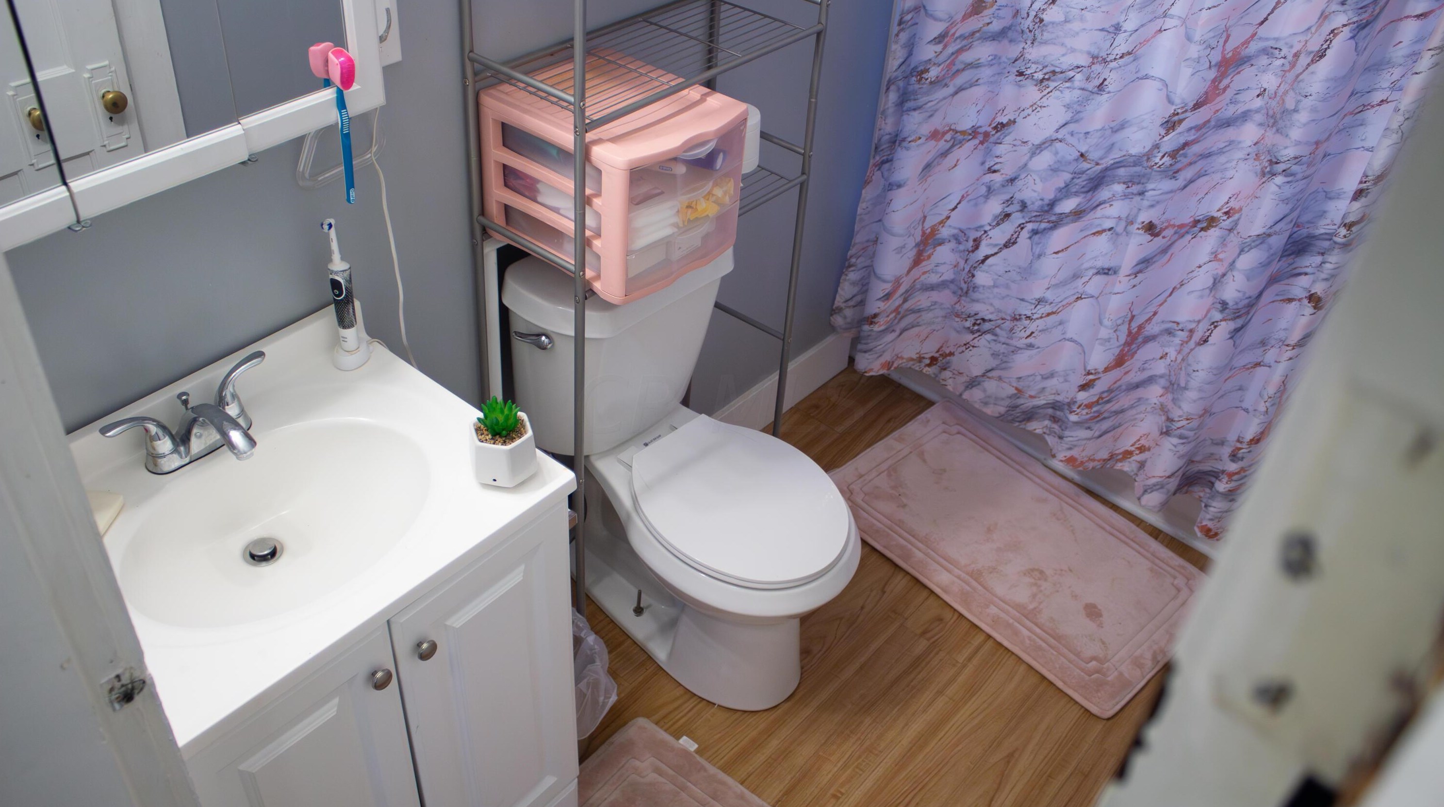 341 18 Ave, Columbus OH 43201-1792 exterior