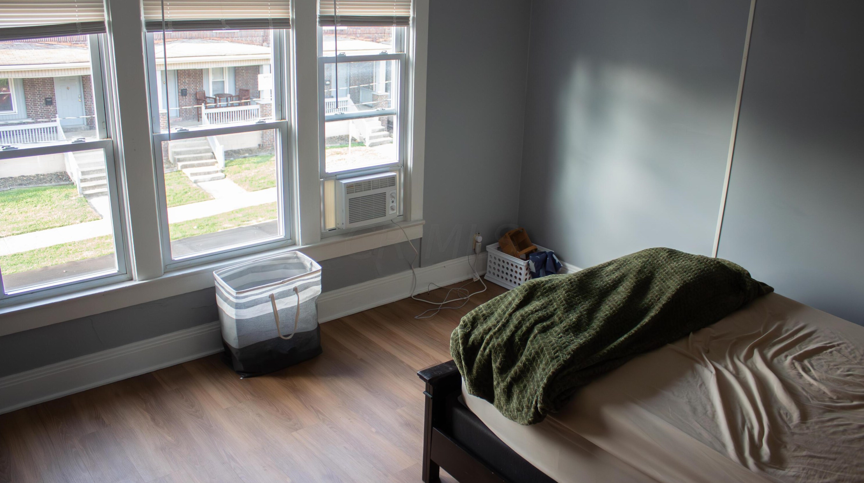 341 18 Ave, Columbus OH 43201-1792 exterior