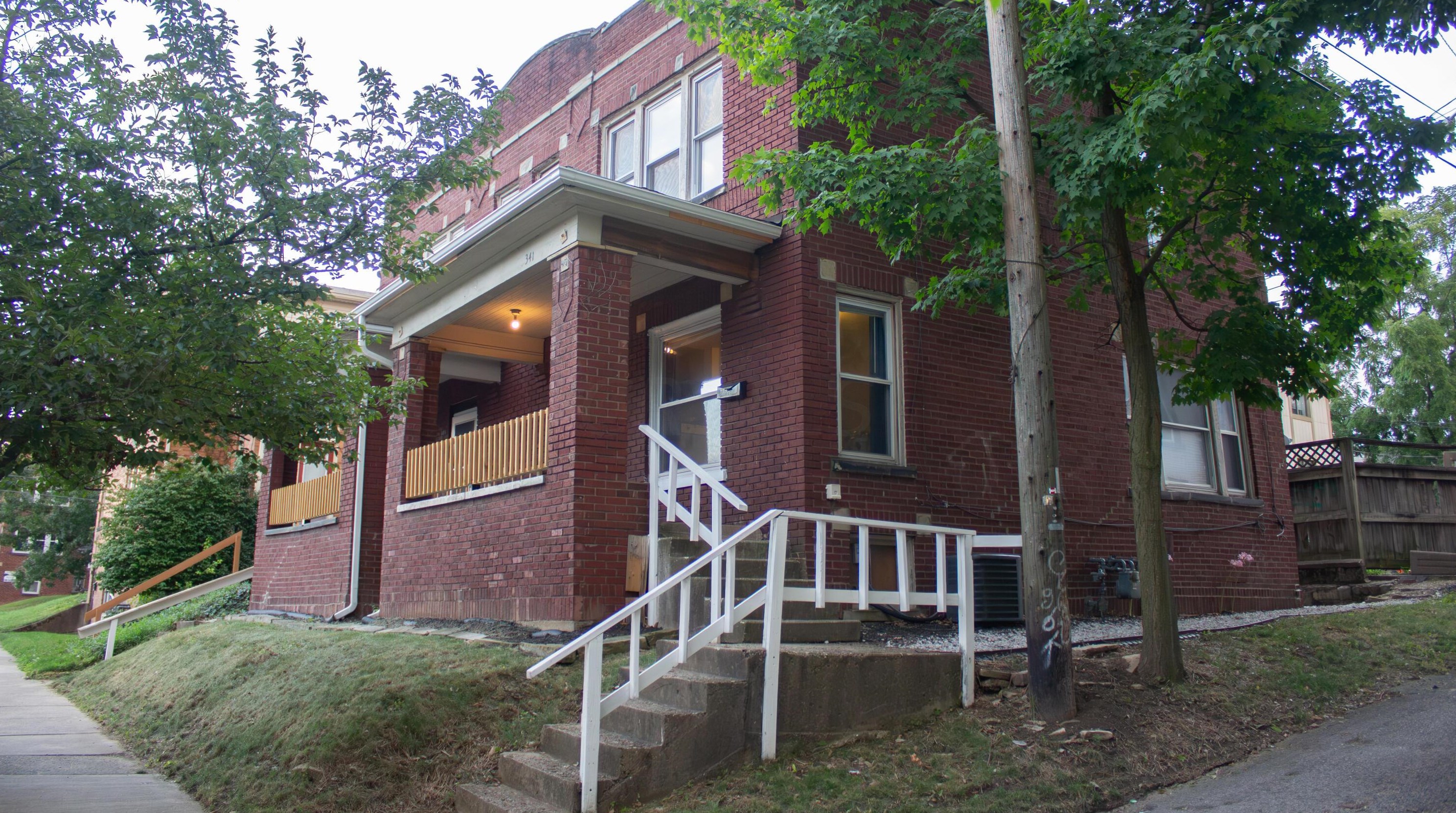 341 18 Ave, Columbus OH 43201-1792 exterior