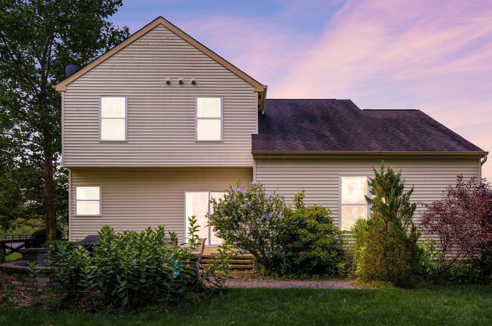 881 Sapphire Flame Dr, Delaware OH  43015-5094 exterior