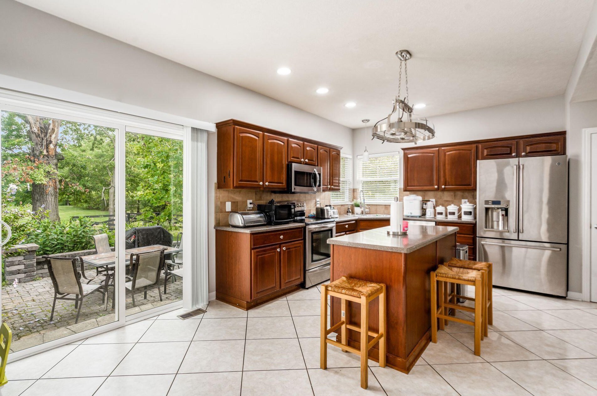 881 Sapphire Flame Dr, Delaware OH  43015-5094 exterior