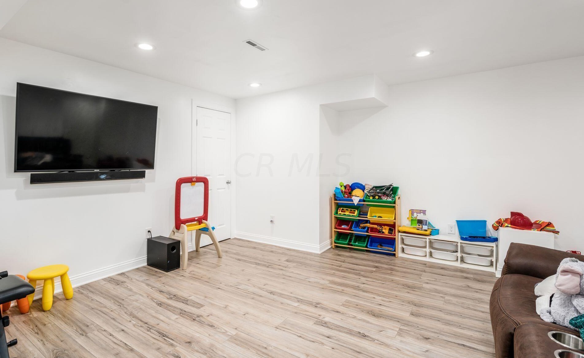 881 Sapphire Flame Dr, Delaware OH  43015-5094 exterior