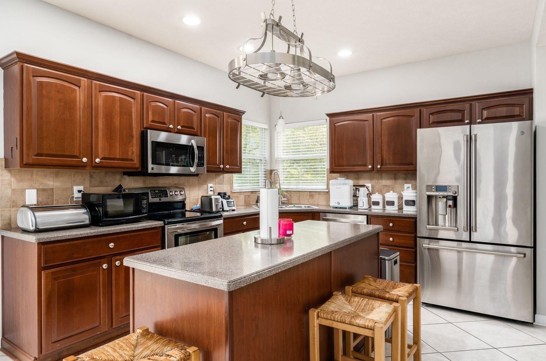 881 Sapphire Flame Dr, Delaware OH  43015-5094 exterior