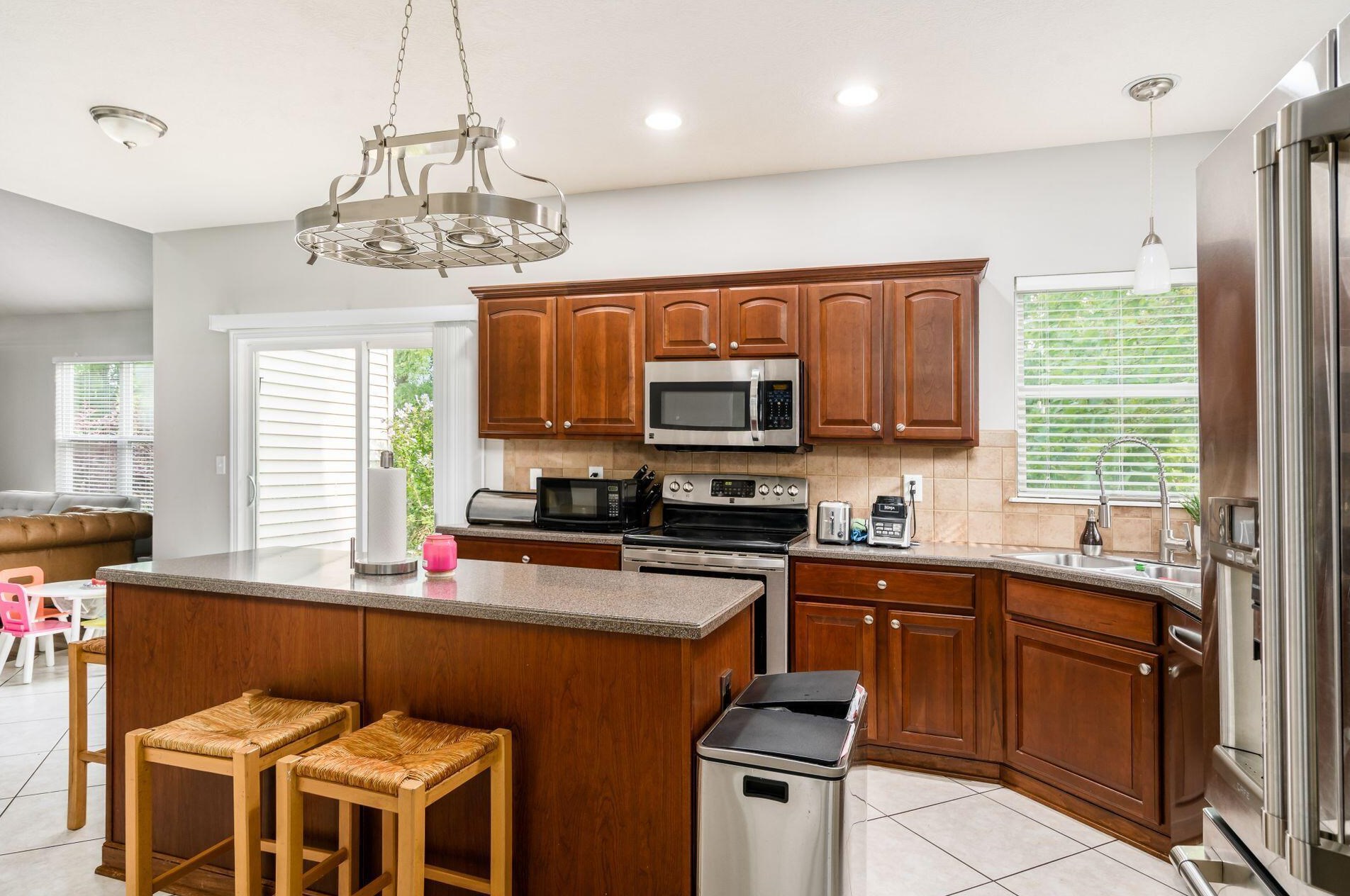 881 Sapphire Flame Dr, Delaware OH  43015-5094 exterior