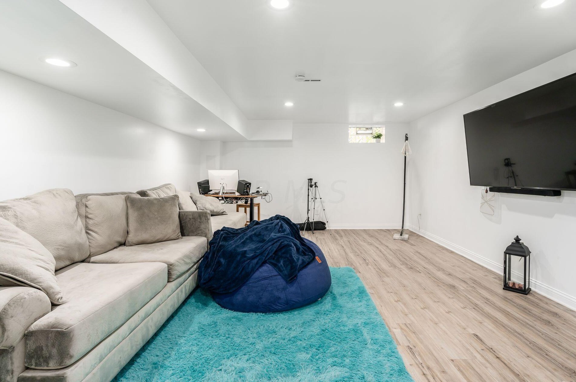 881 Sapphire Flame Dr, Delaware OH  43015-5094 exterior