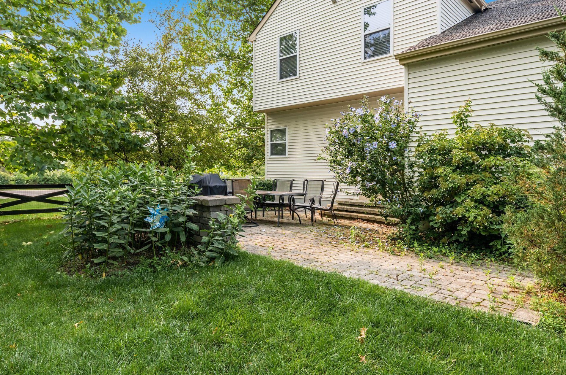 881 Sapphire Flame Dr, Delaware OH  43015-5094 exterior