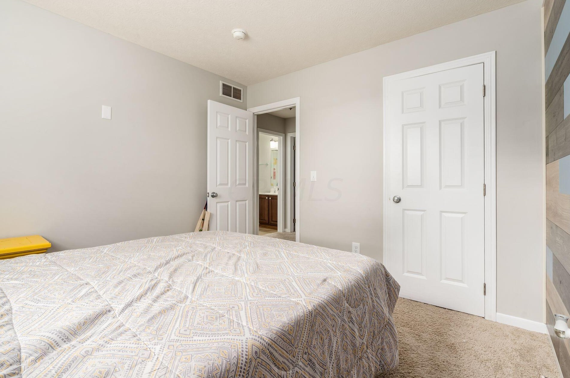 881 Sapphire Flame Dr, Delaware OH  43015-5094 exterior