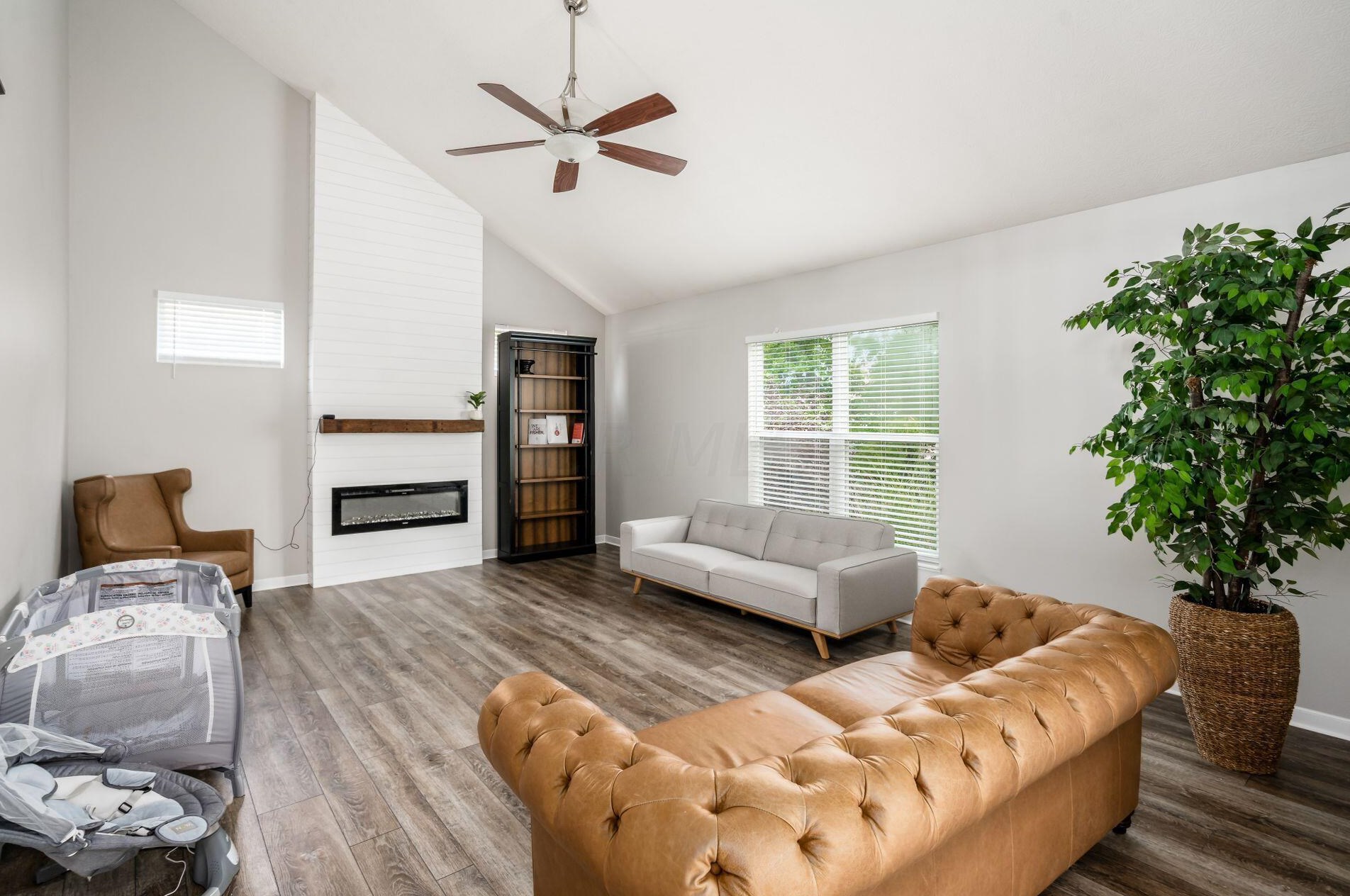 881 Sapphire Flame Dr, Delaware OH  43015-5094 exterior