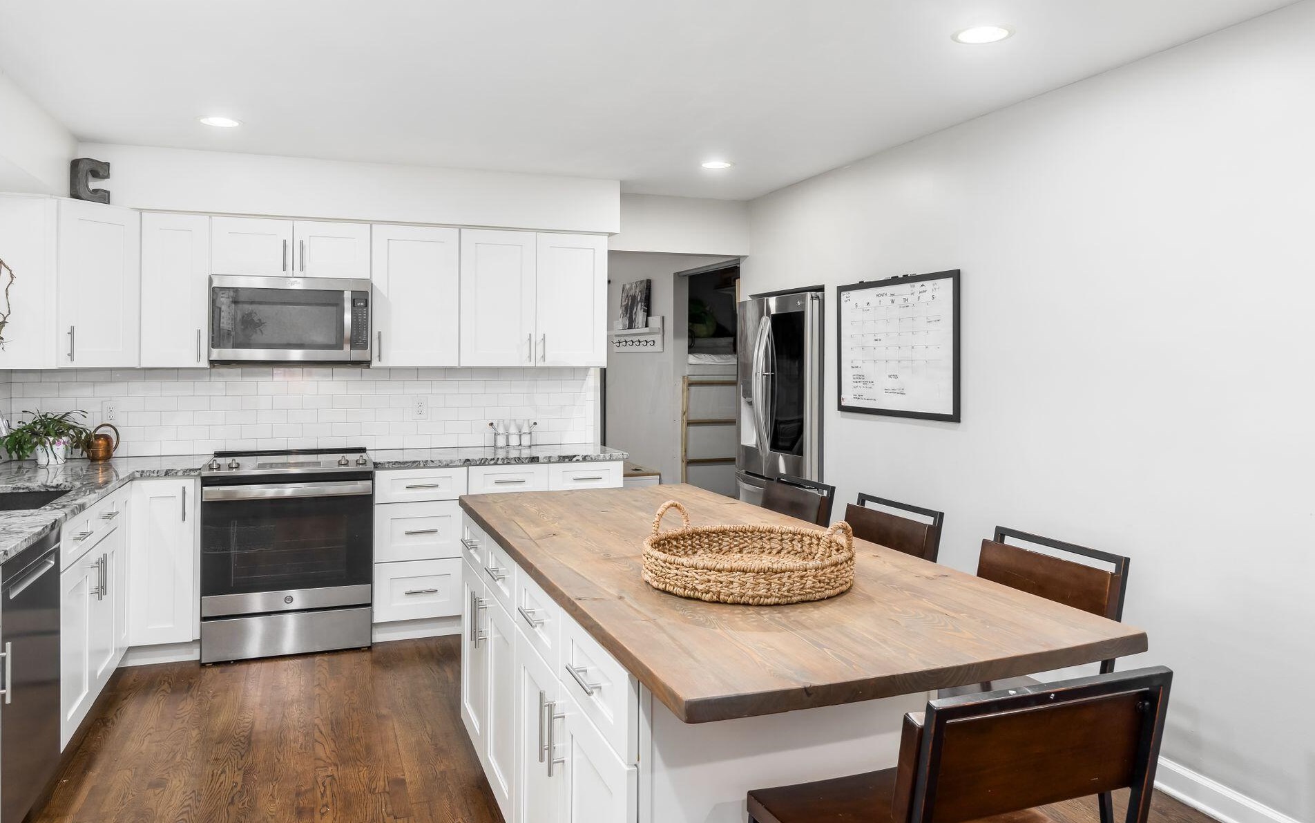 444 Anthony Ct, Columbus OH 43230-2626 exterior