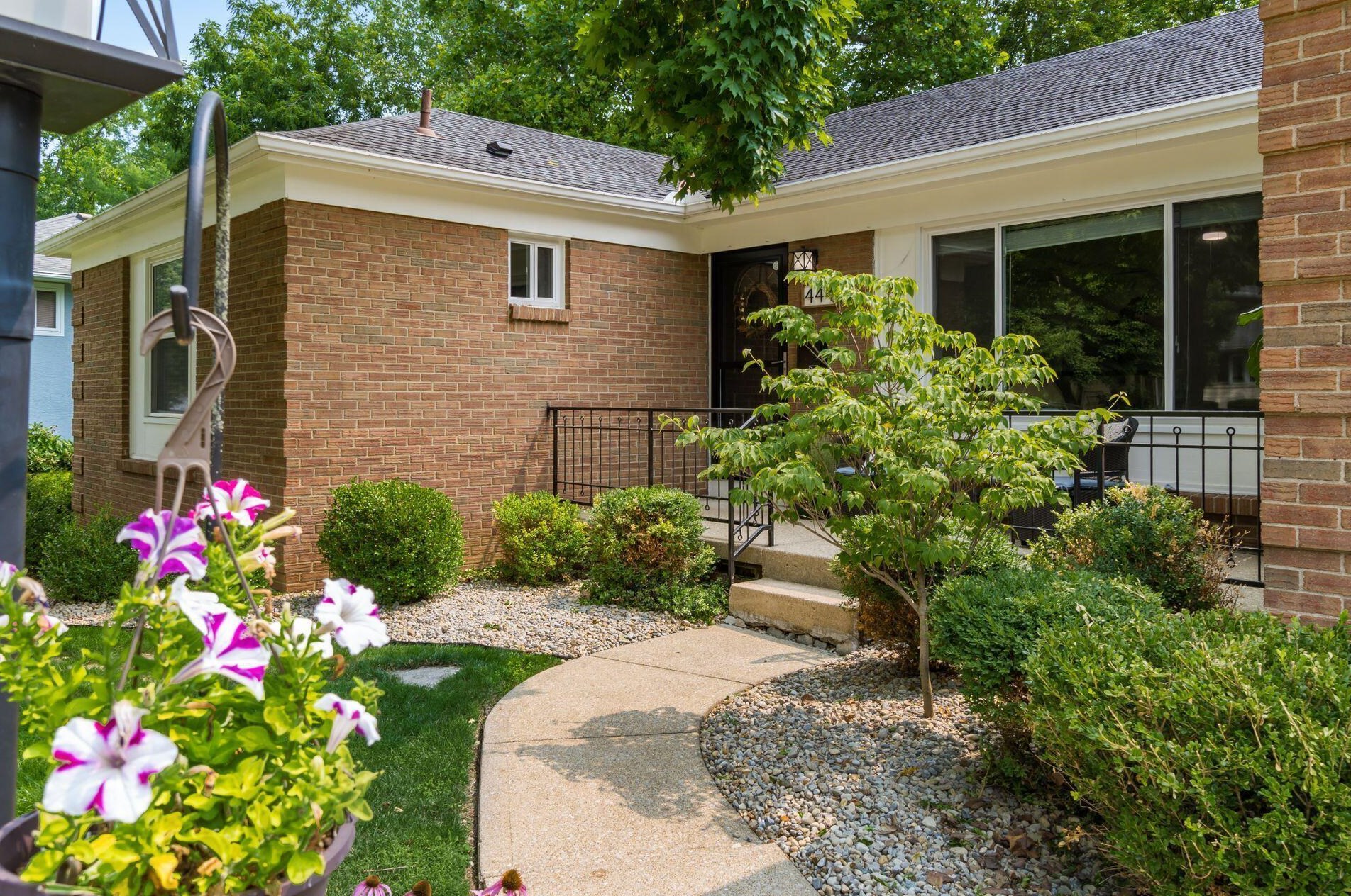 444 Anthony Ct, Columbus OH 43230-2626 exterior