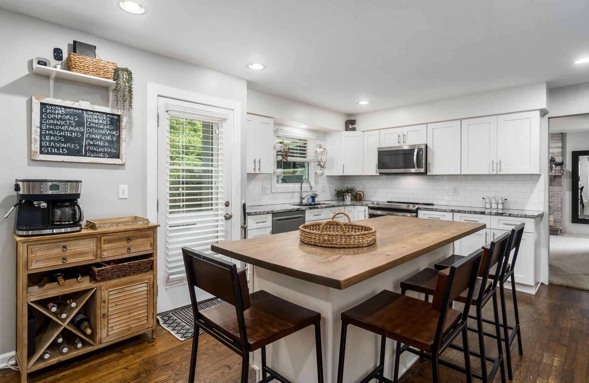 444 Anthony Ct, Columbus OH 43230-2626 exterior