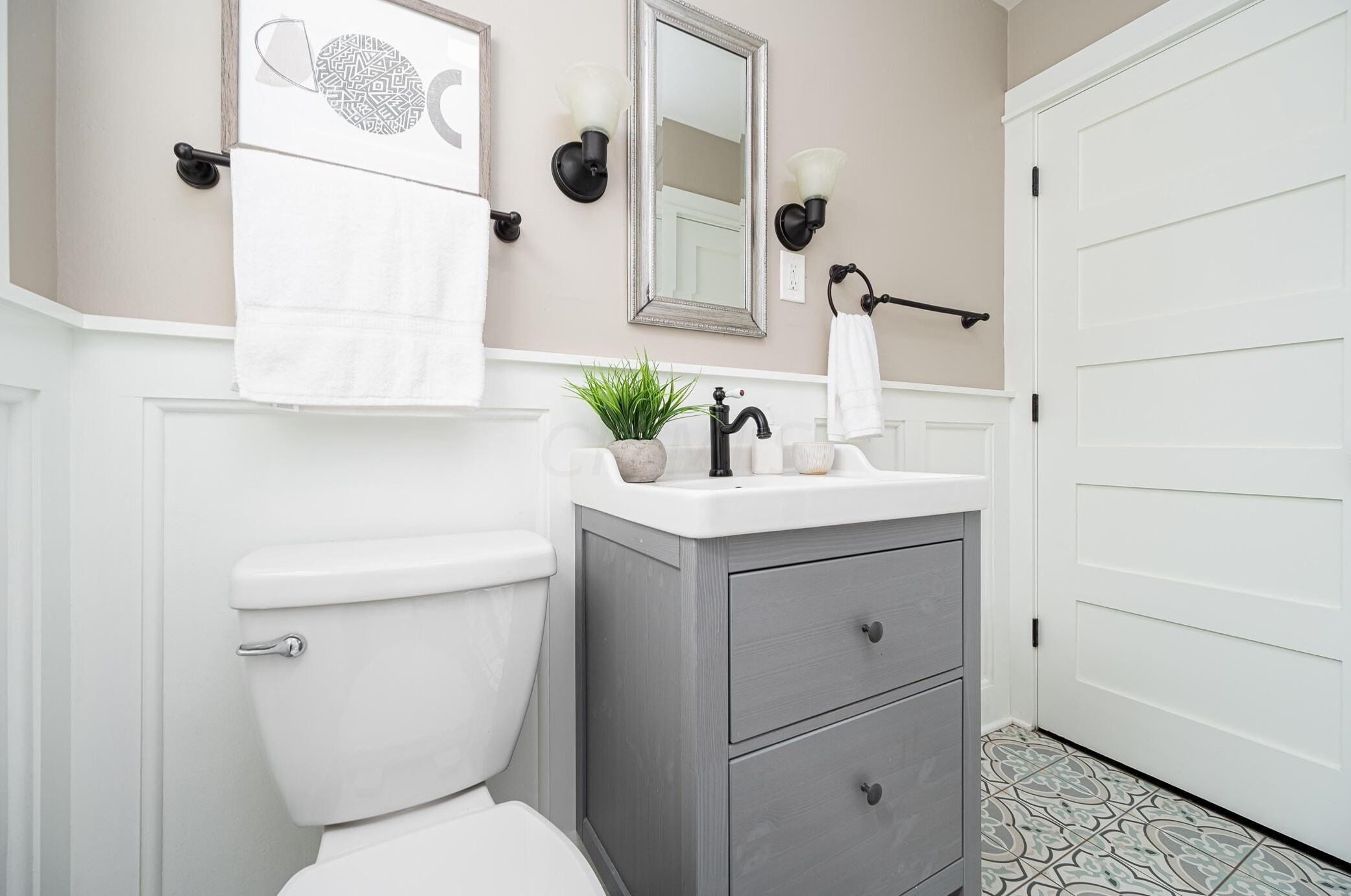 4648 High St, Columbus OH 43207-1154 exterior