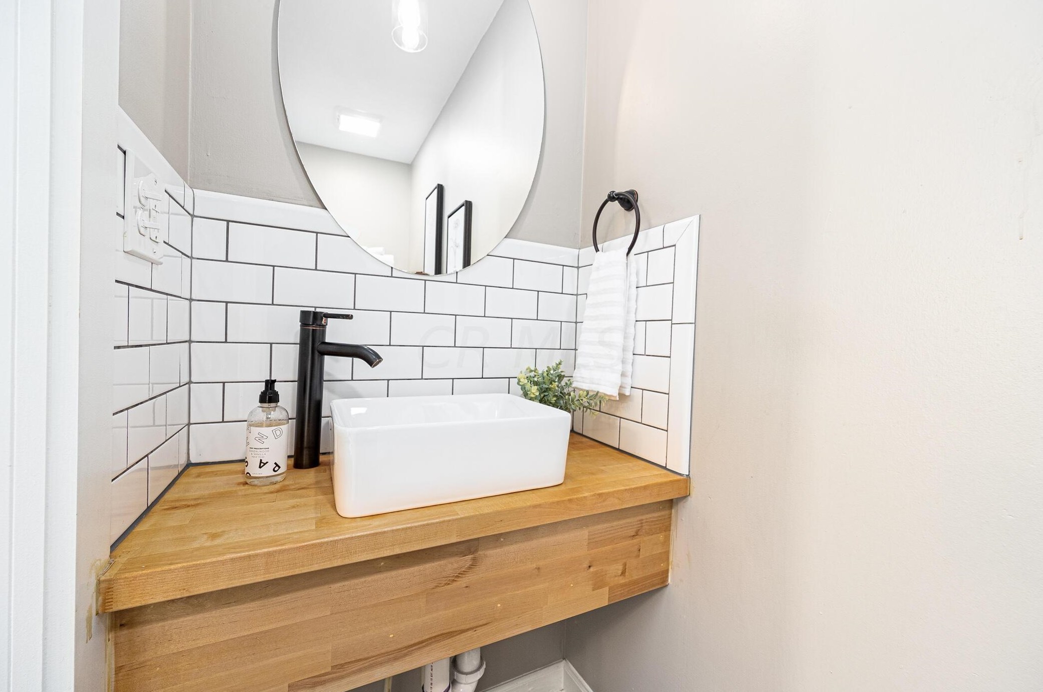 4648 High St, Columbus OH 43207-1154 exterior