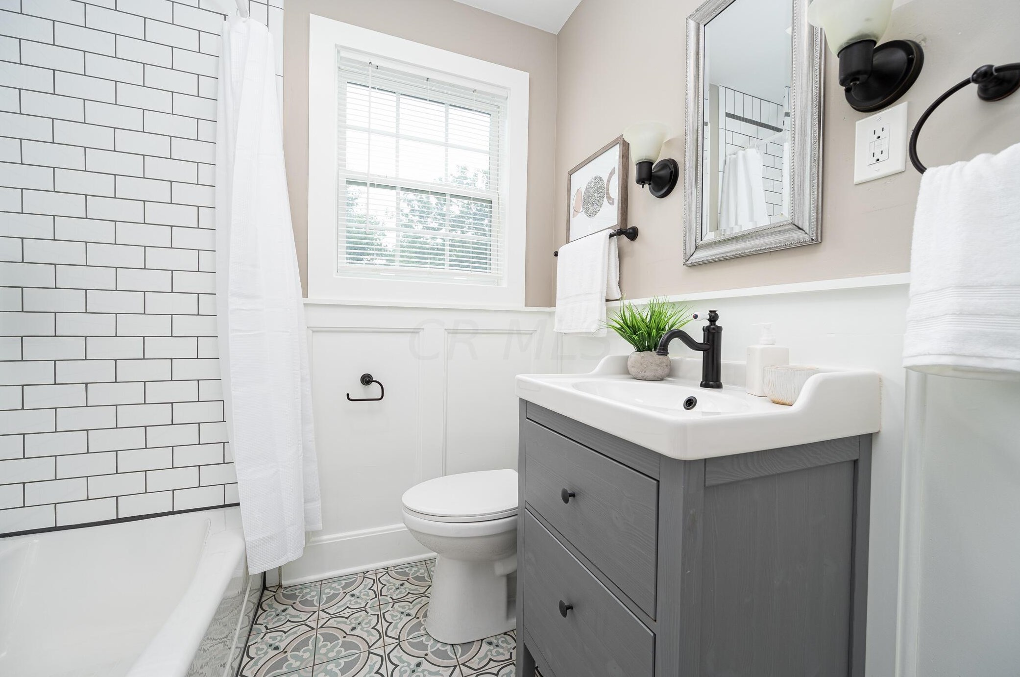 4648 High St, Columbus OH 43207-1154 exterior