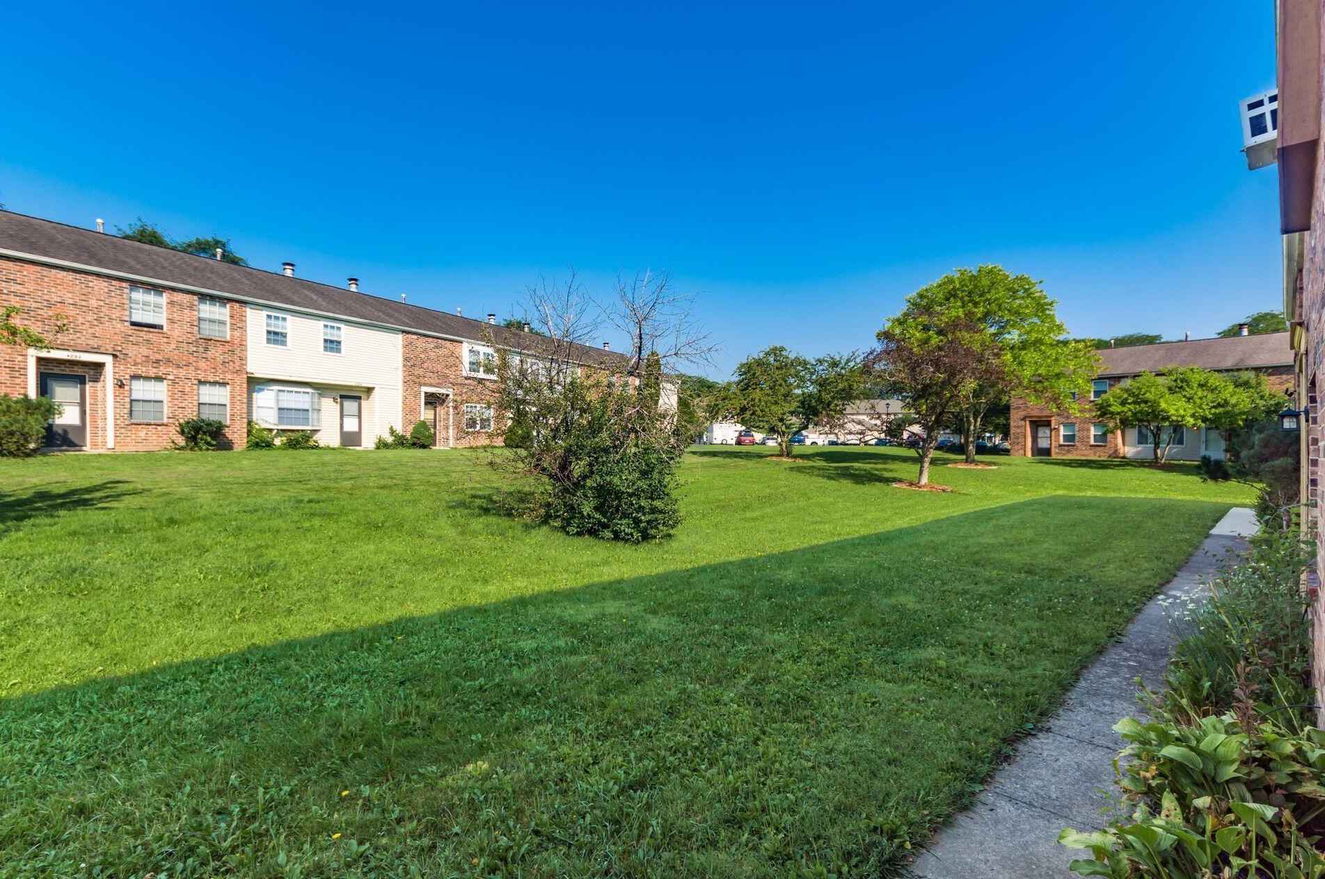 4919 Dublin Fls, Columbus OH  43221-5277 exterior