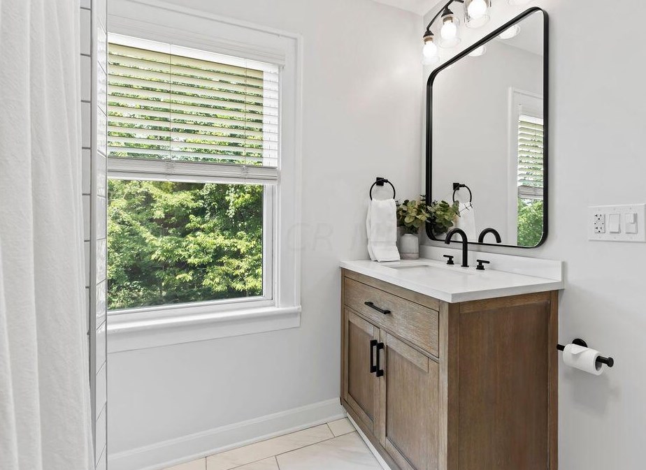 176 Torrence Rd, Columbus OH 43214-3842 exterior