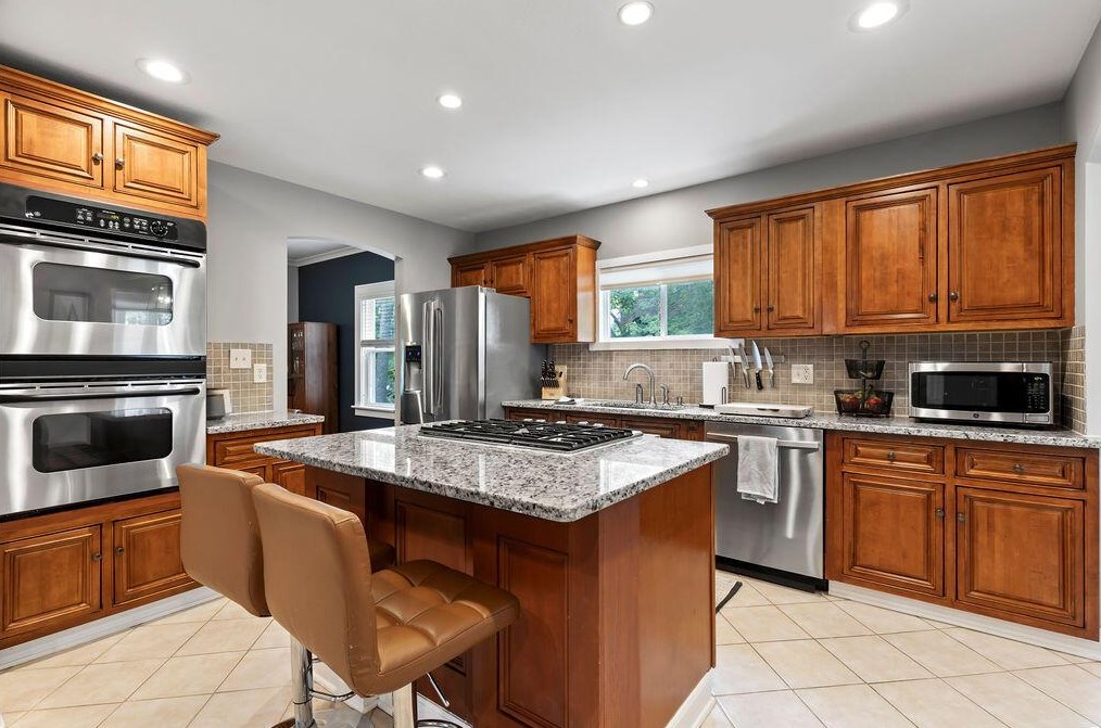 176 Torrence Rd, Columbus OH 43214-3842 exterior