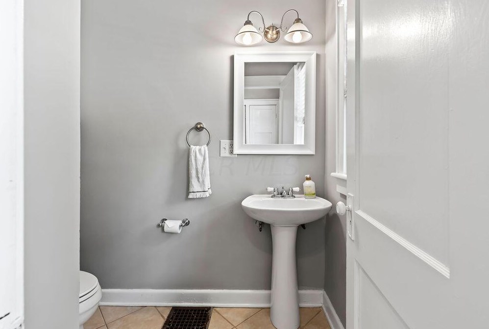 176 Torrence Rd, Columbus OH 43214-3842 exterior