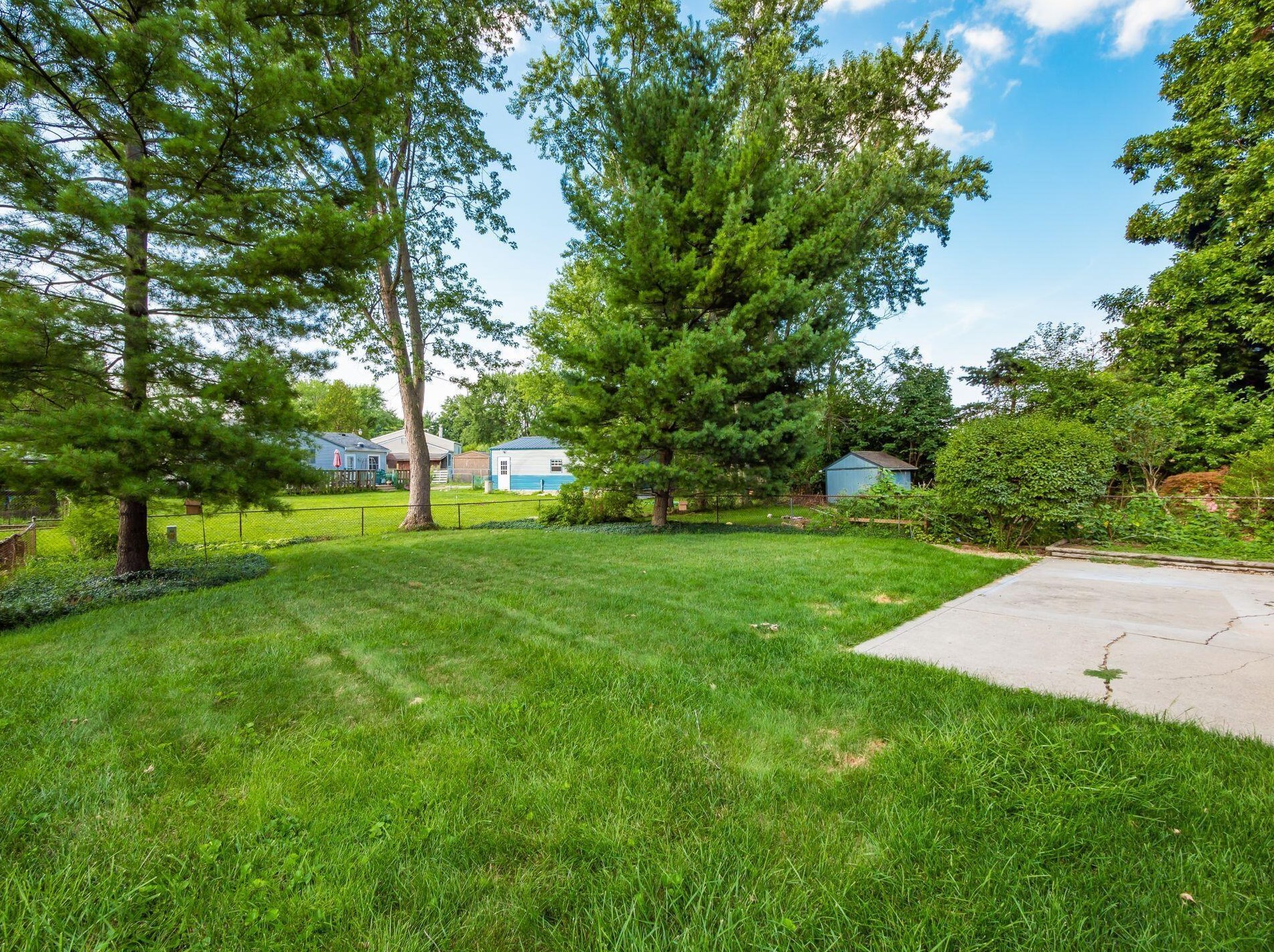 2192 Laurelwood Dr, Columbus OH 43229-2800 exterior