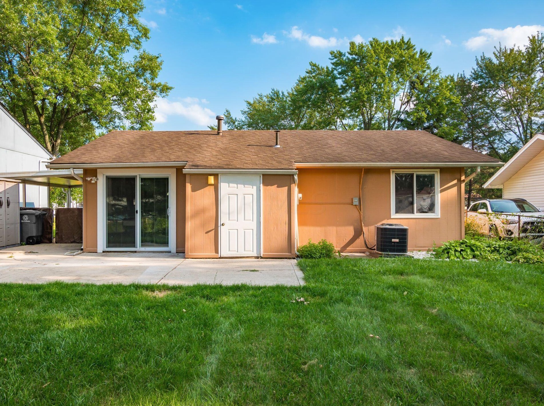 2192 Laurelwood Dr, Columbus OH 43229-2800 exterior