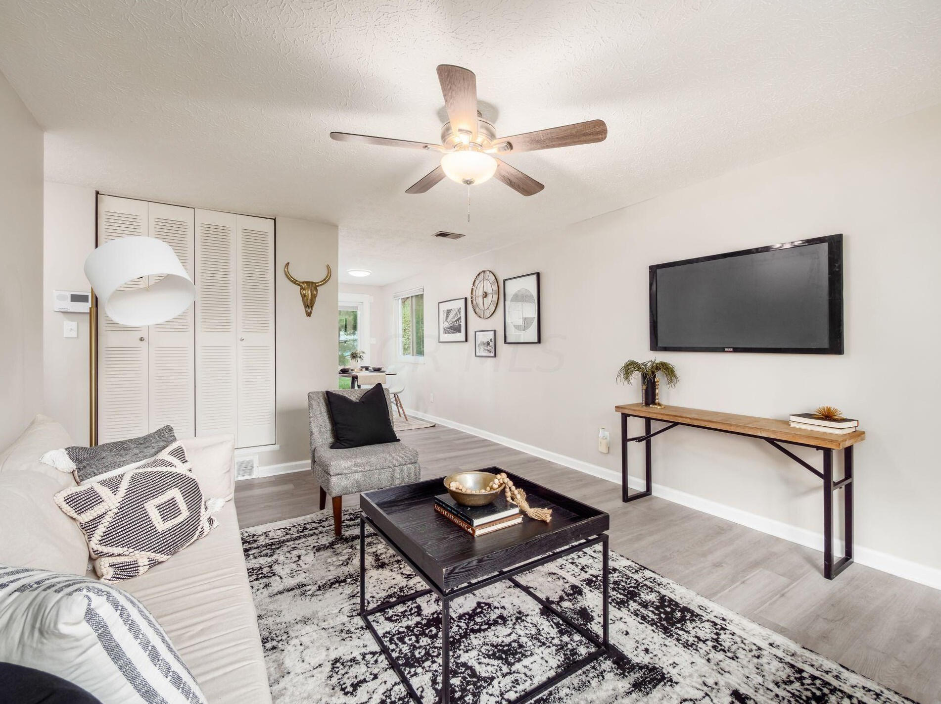 2192 Laurelwood Dr, Columbus OH 43229-2800 exterior