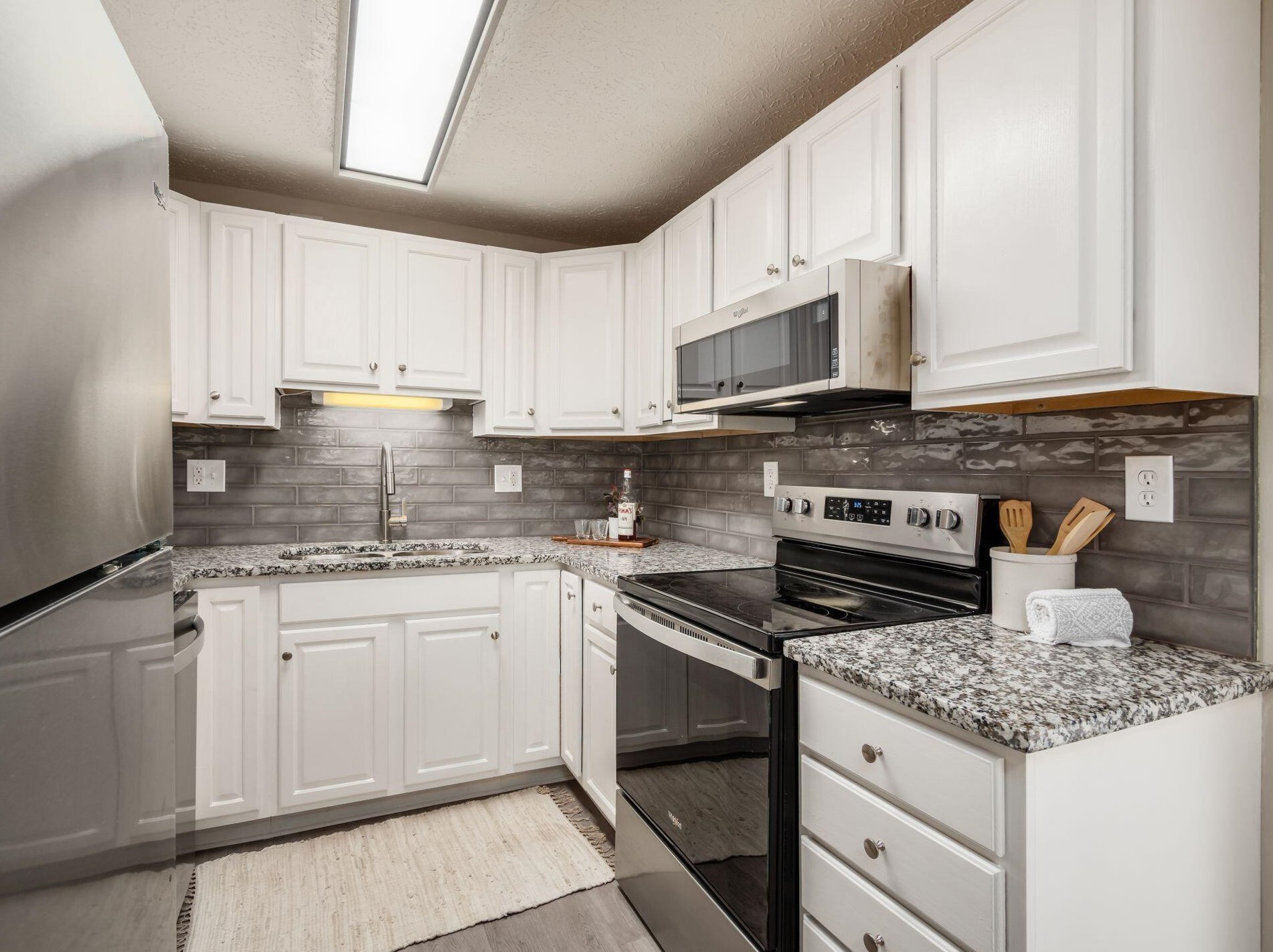 2192 Laurelwood Dr, Columbus OH 43229-2800 exterior