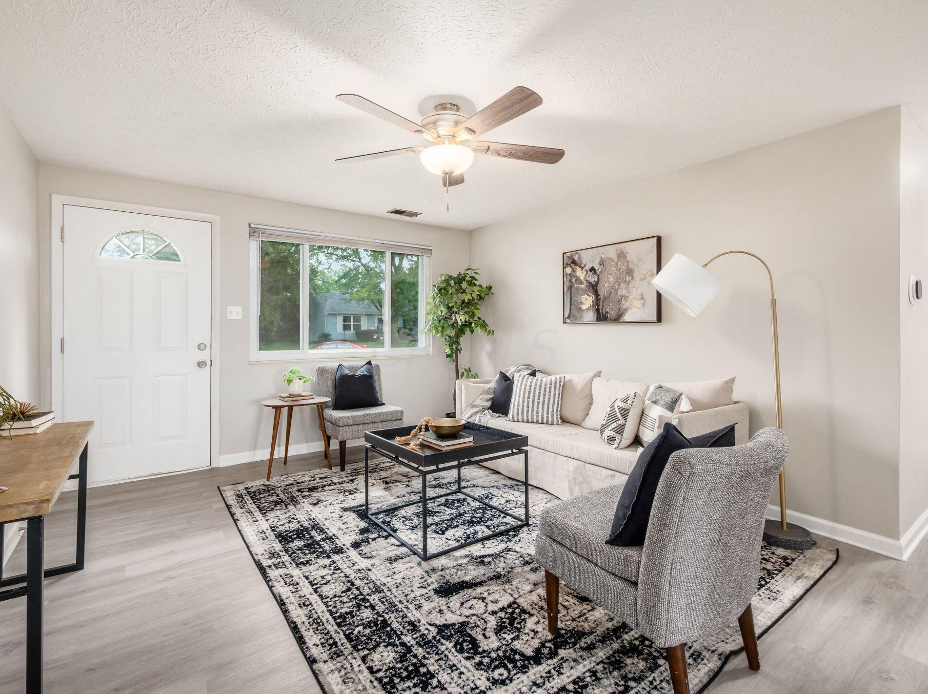 2192 Laurelwood Dr, Columbus OH 43229-2800 exterior