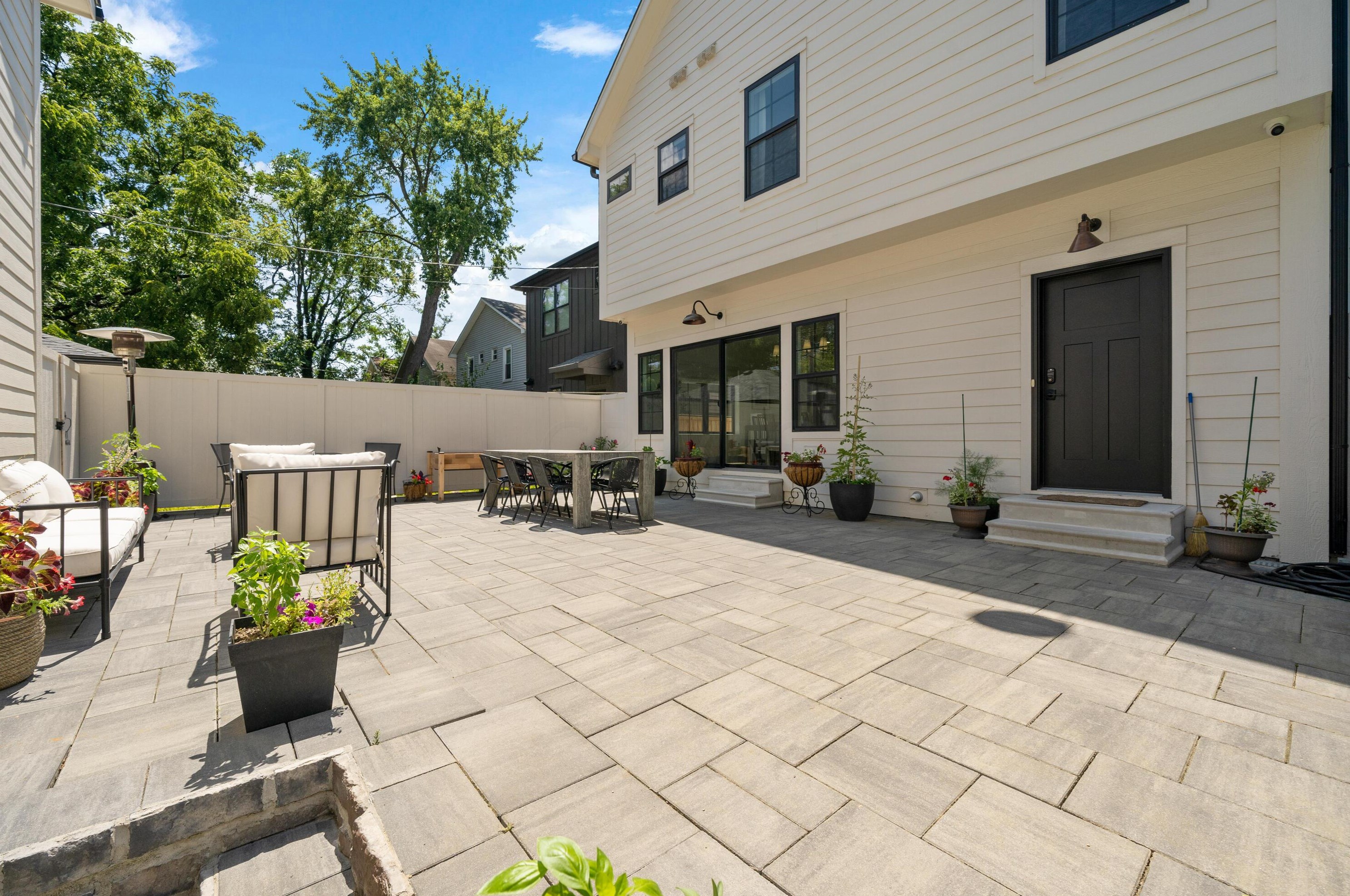 1374 5th St, Columbus OH 43201-2565 exterior