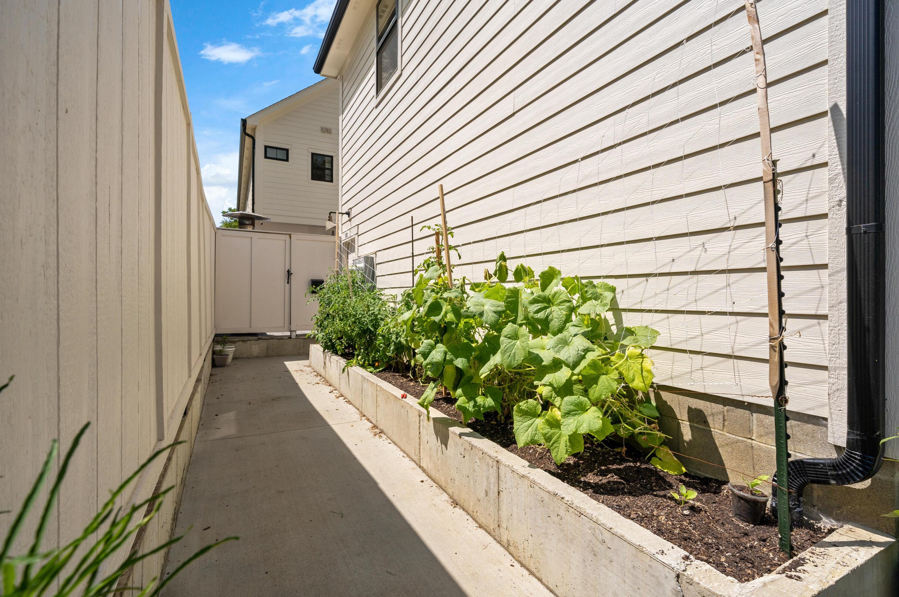 1374 5th St, Columbus OH 43201-2565 exterior