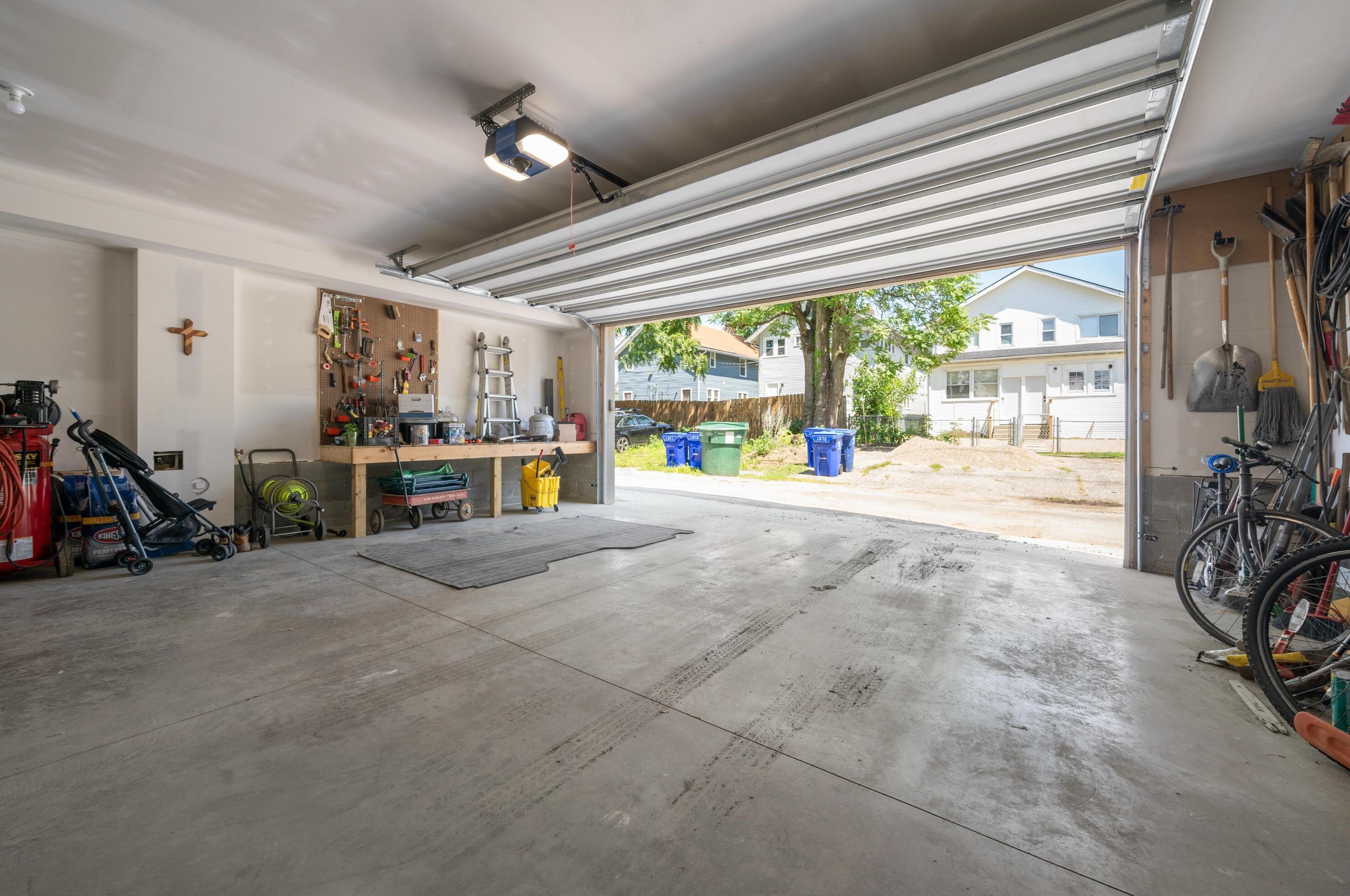 1374 5th St, Columbus OH 43201-2565 exterior