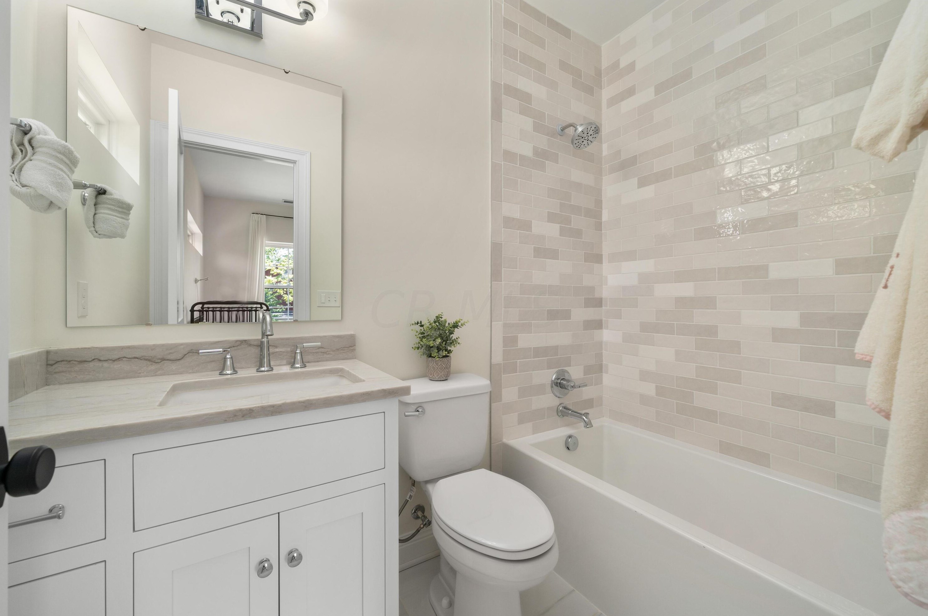 1374 5th St, Columbus OH 43201-2565 exterior