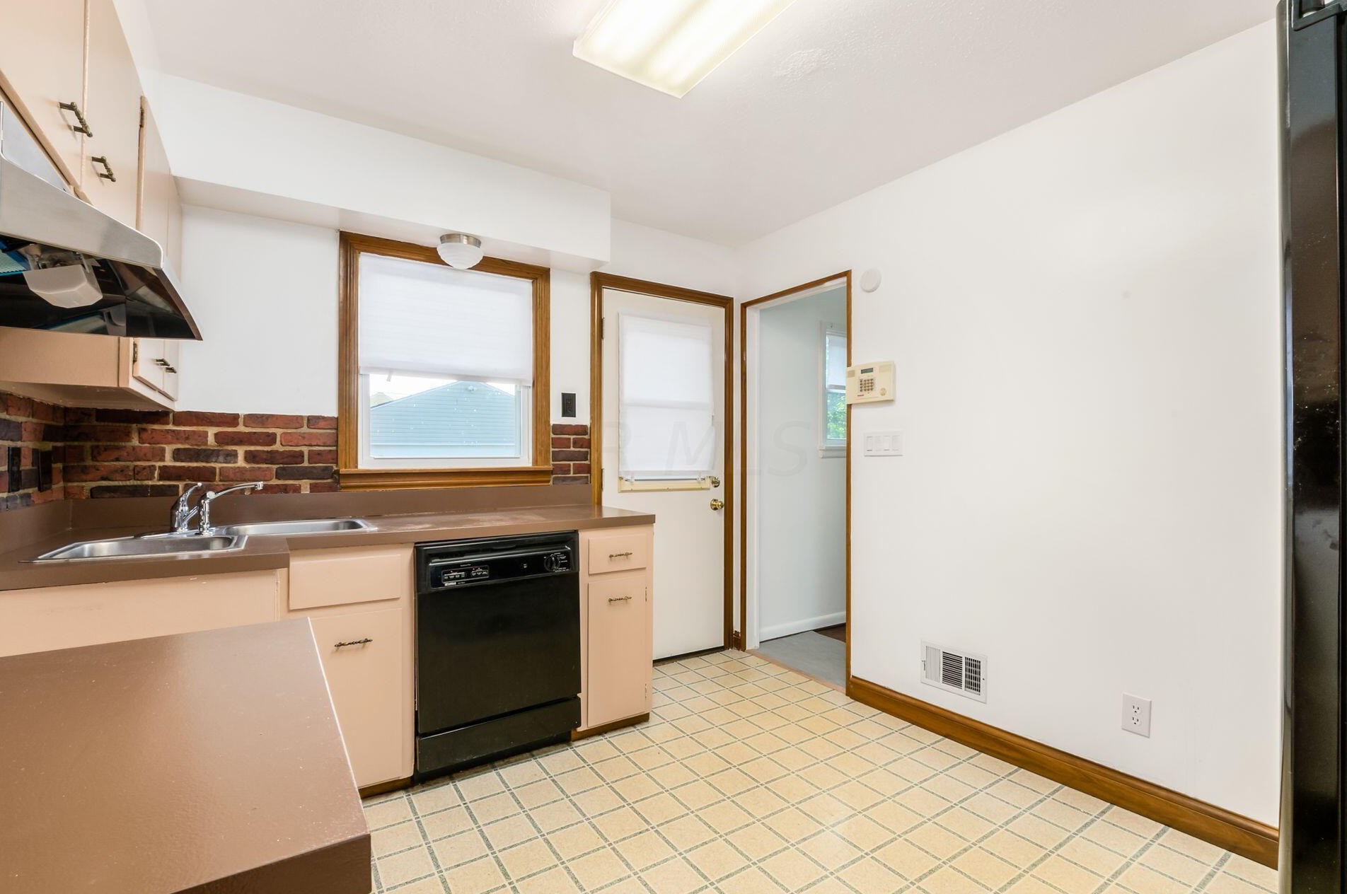 1494 Ave Dr, Columbus OH 43227-3262 exterior