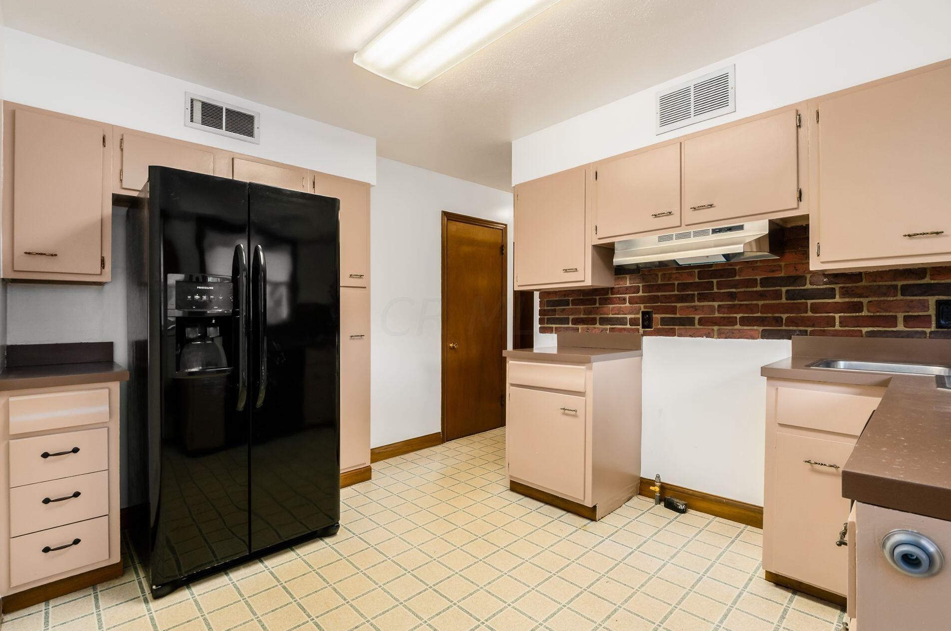 1494 Ave Dr, Columbus OH 43227-3262 exterior