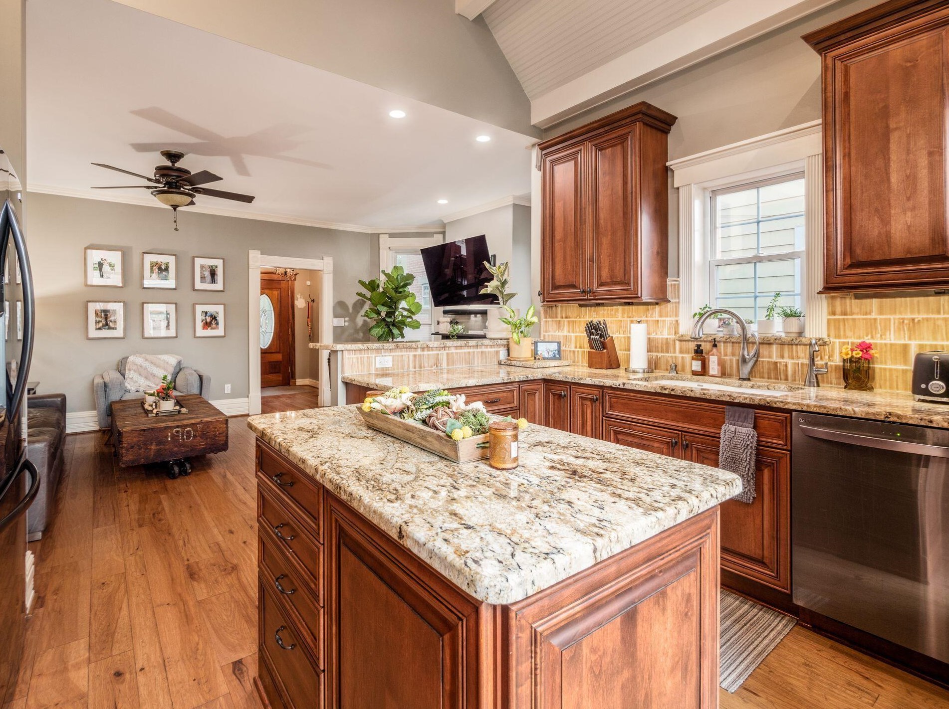 324 Reinhard Ave, Columbus OH  43206-2777 exterior