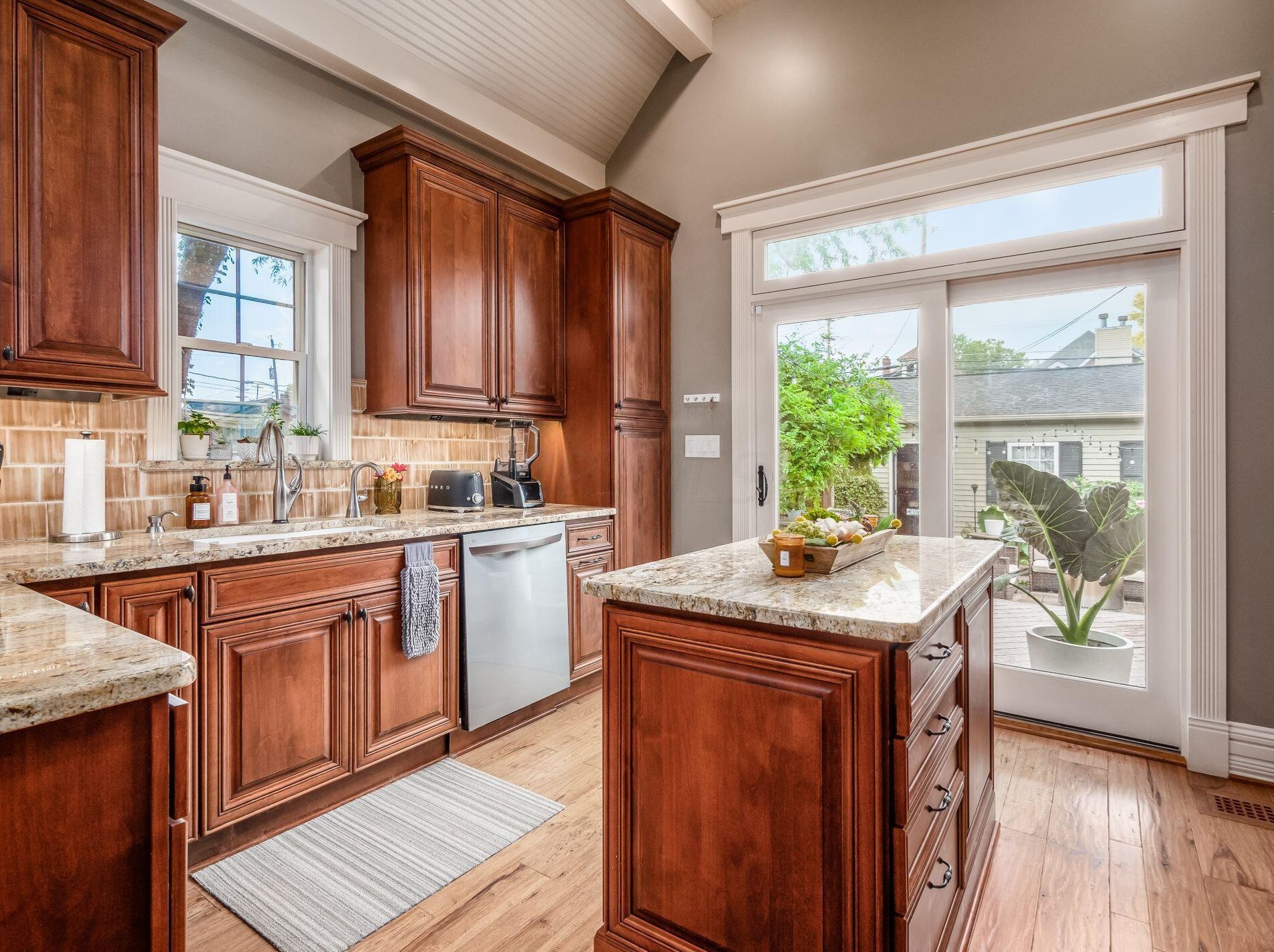 324 Reinhard Ave, Columbus OH  43206-2777 exterior