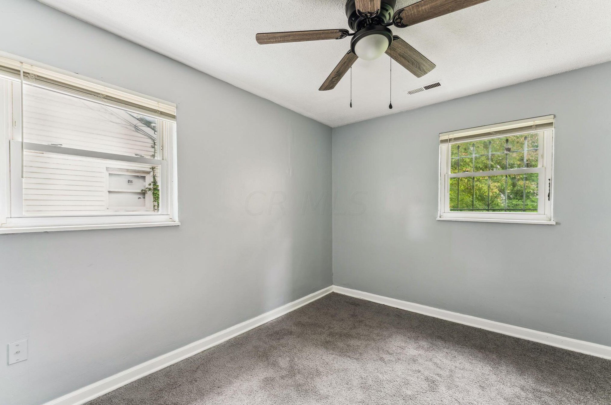 2256 Mcguffey Rd, Columbus OH 43211-2022 exterior