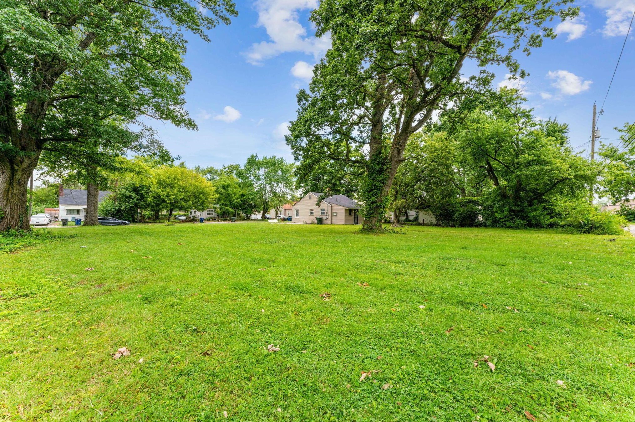 2256 Mcguffey Rd, Columbus OH 43211-2022 exterior